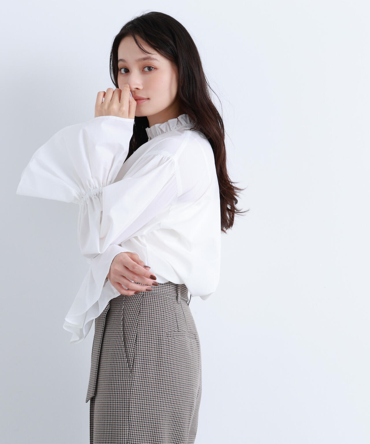 【Oggi掲載】フリルカフスハイネックブラウス