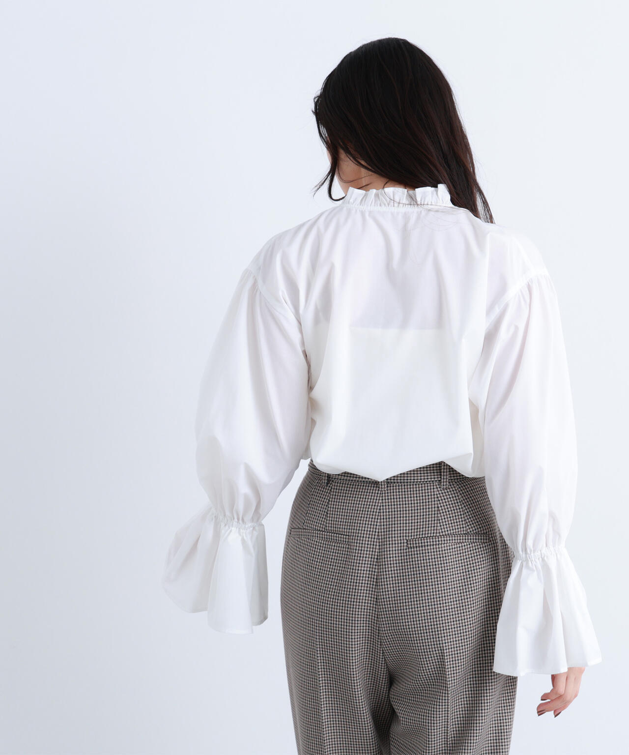 【Oggi掲載】フリルカフスハイネックブラウス