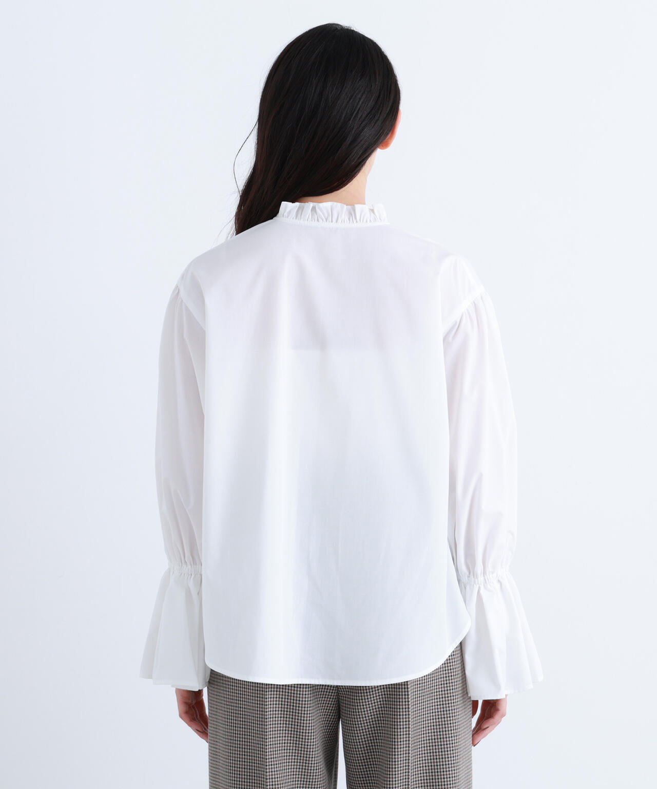【Oggi掲載】フリルカフスハイネックブラウス