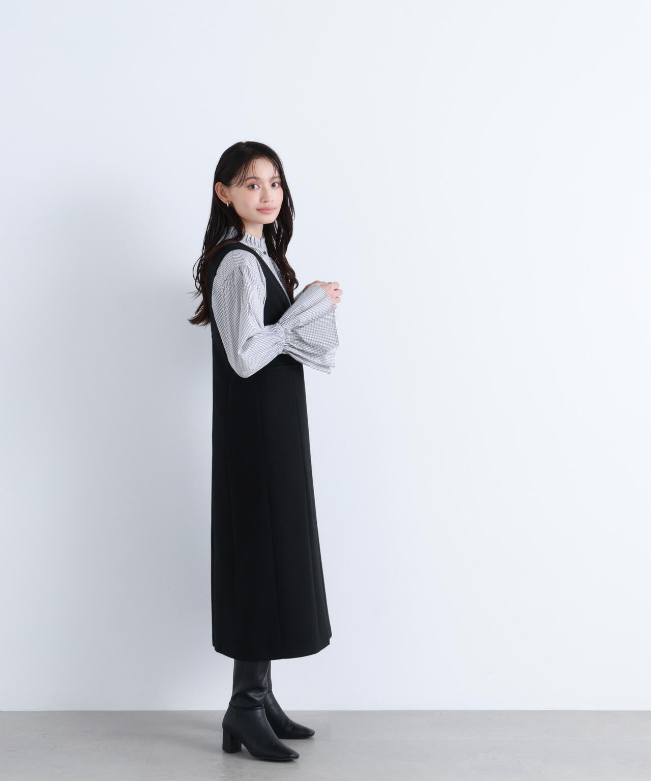 【Oggi掲載】フリルカフスハイネックブラウス