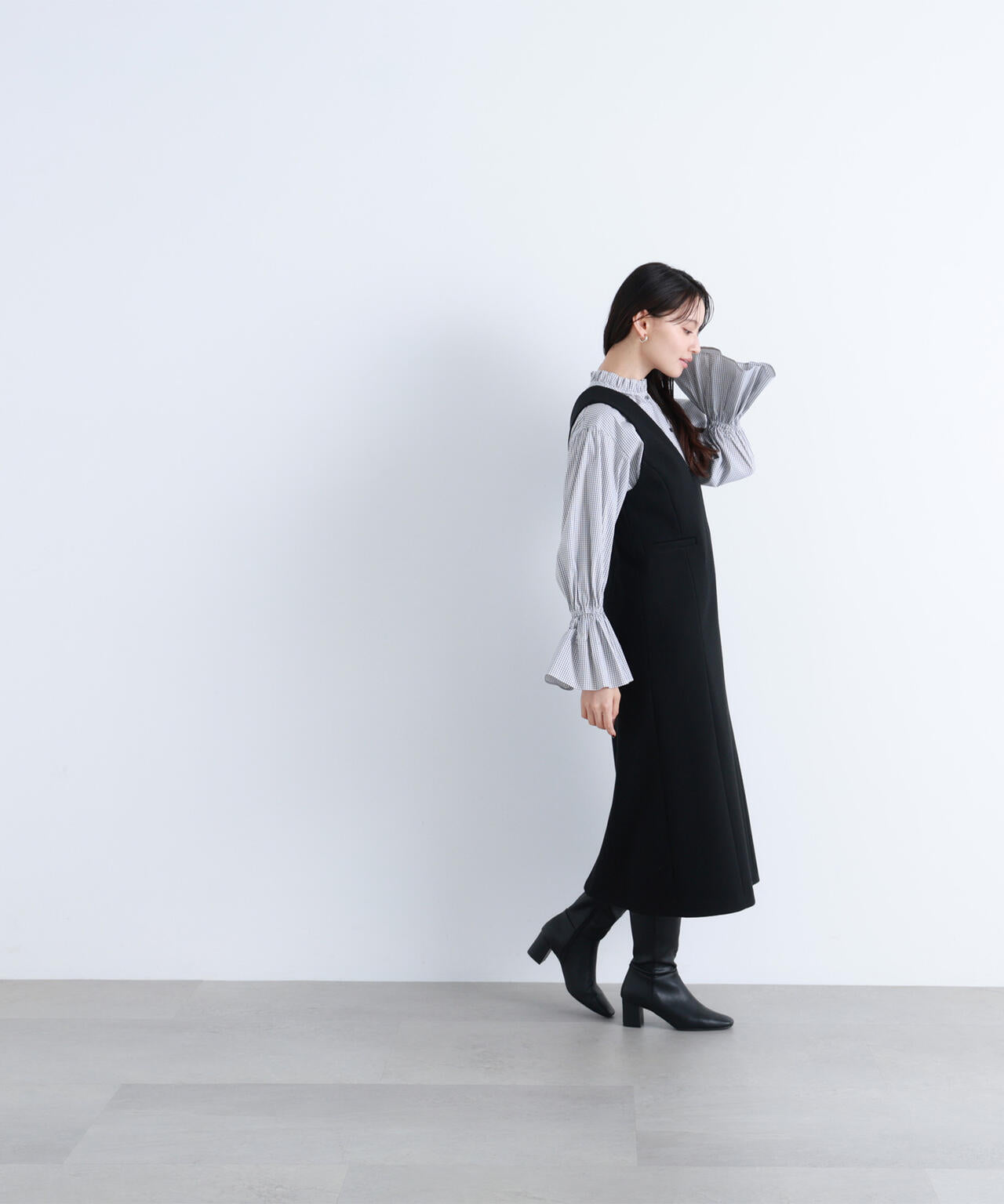 【Oggi掲載】フリルカフスハイネックブラウス