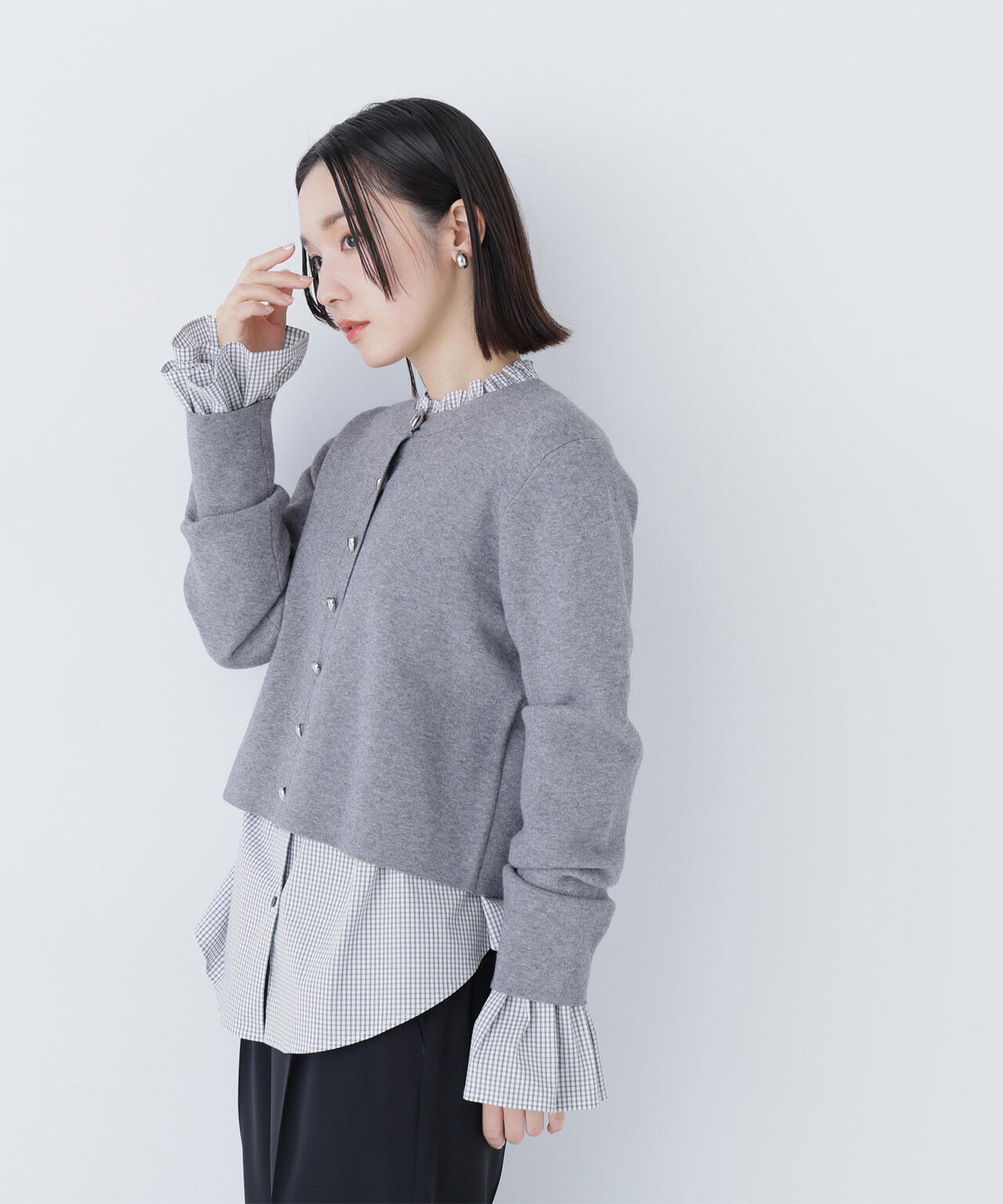 【Oggi掲載】フリルカフスハイネックブラウス