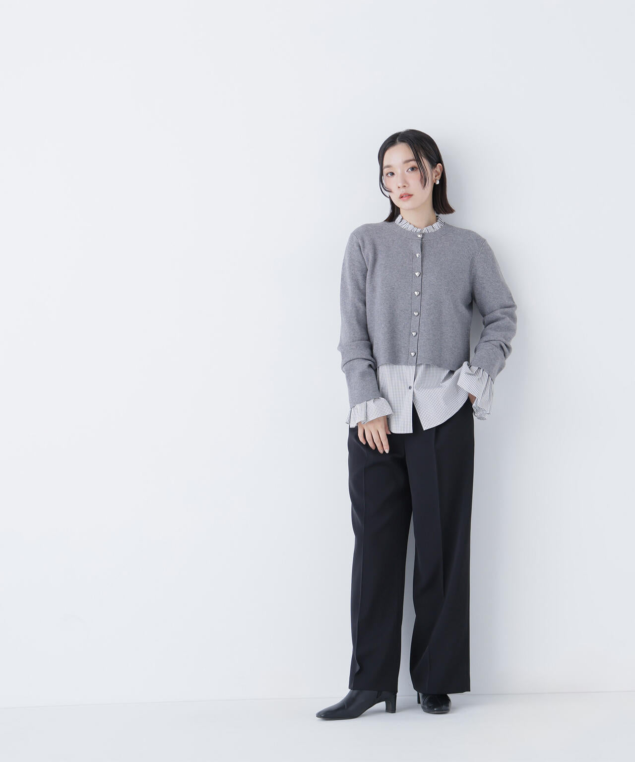 【Oggi掲載】フリルカフスハイネックブラウス