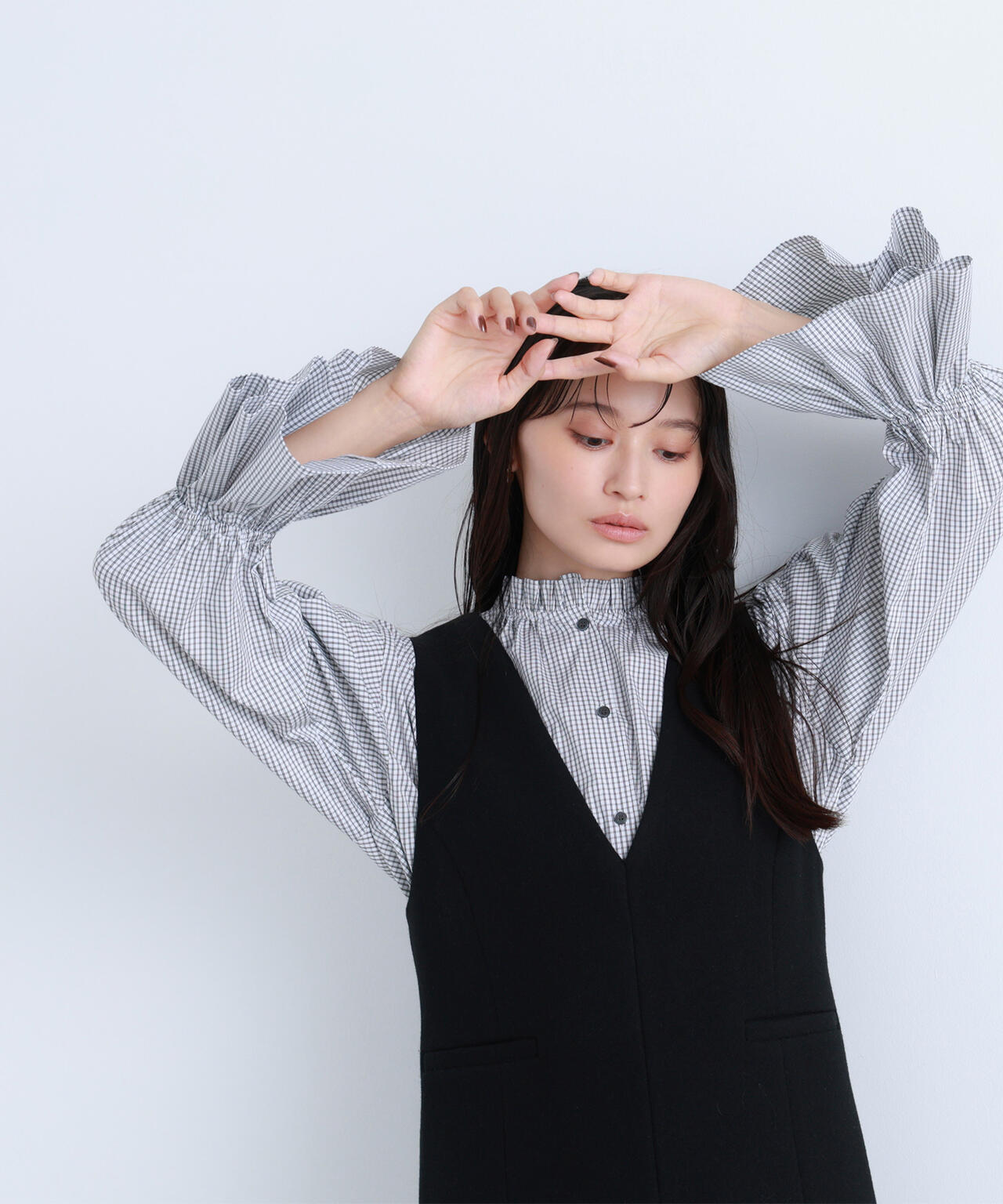 【Oggi掲載】フリルカフスハイネックブラウス