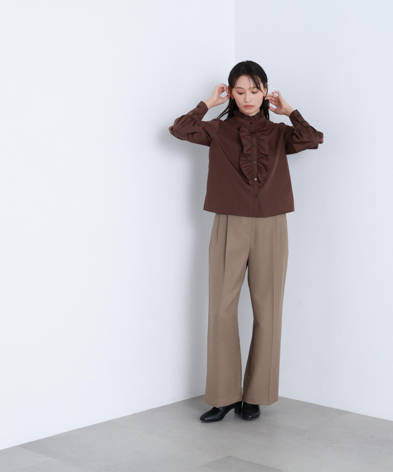 フロントフリルブラウス