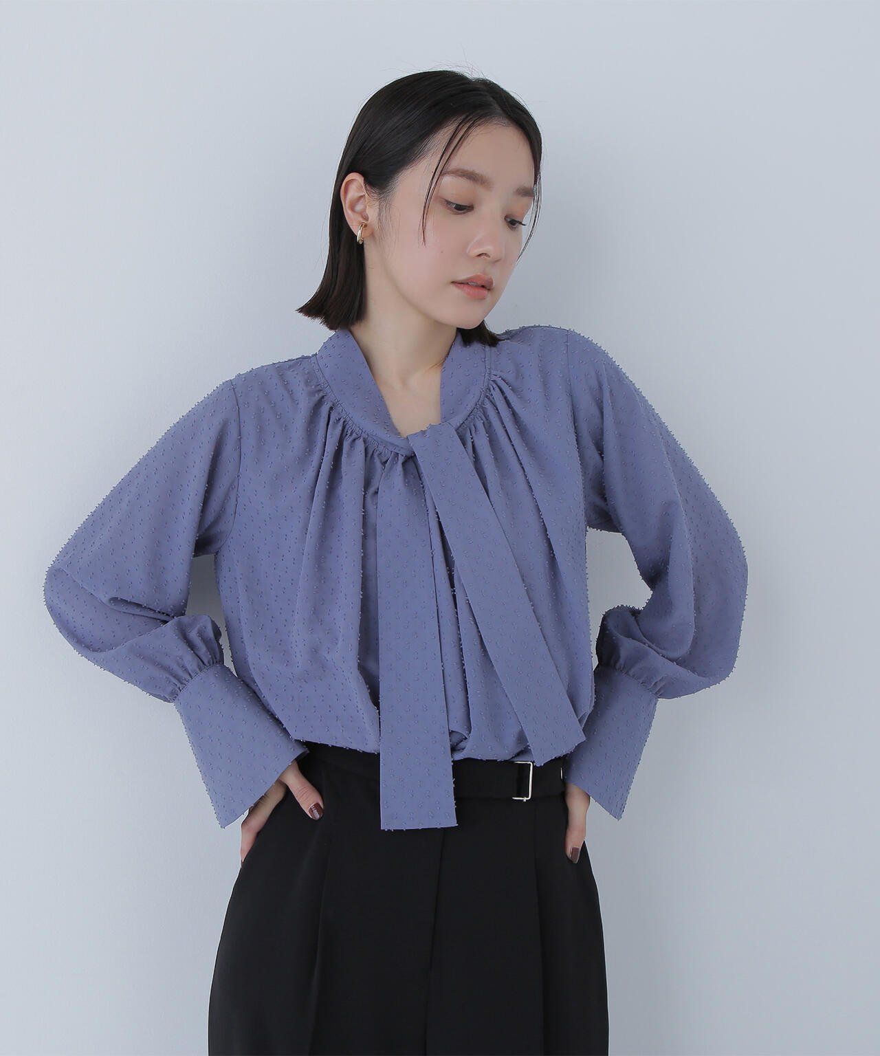 カットドビーボウブラウス