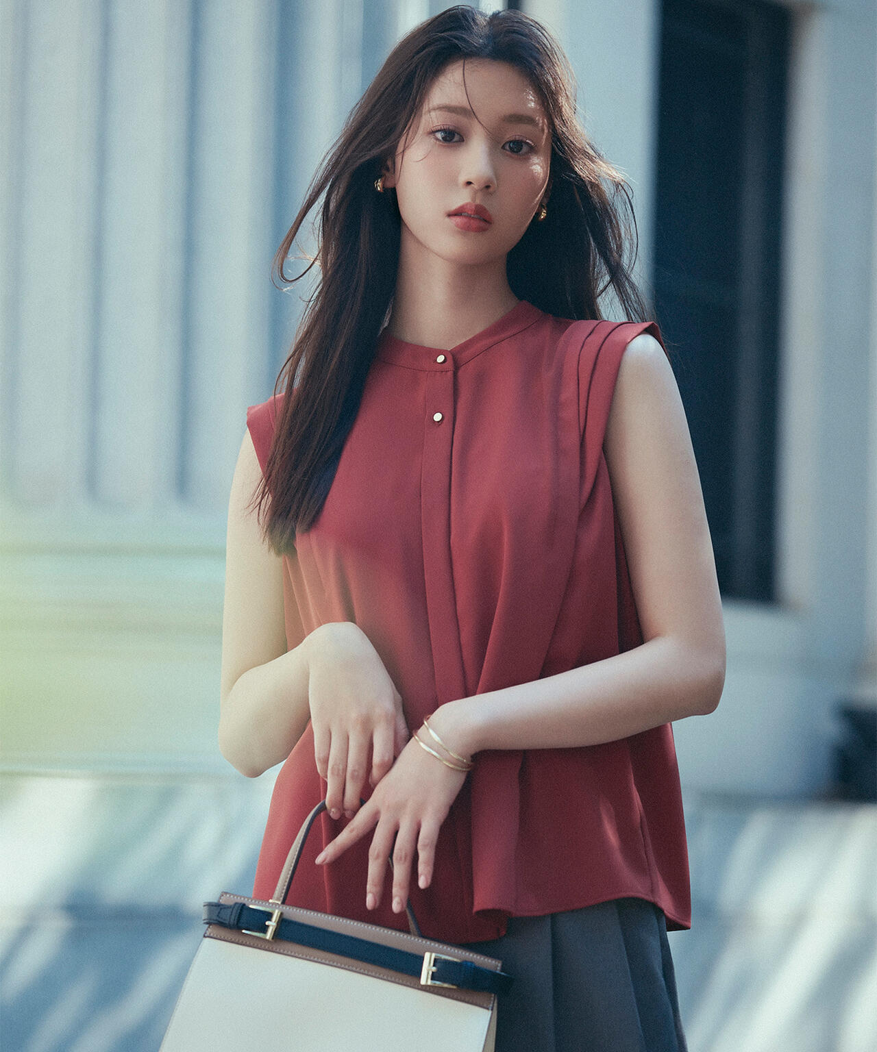 デザインショルダーブラウス