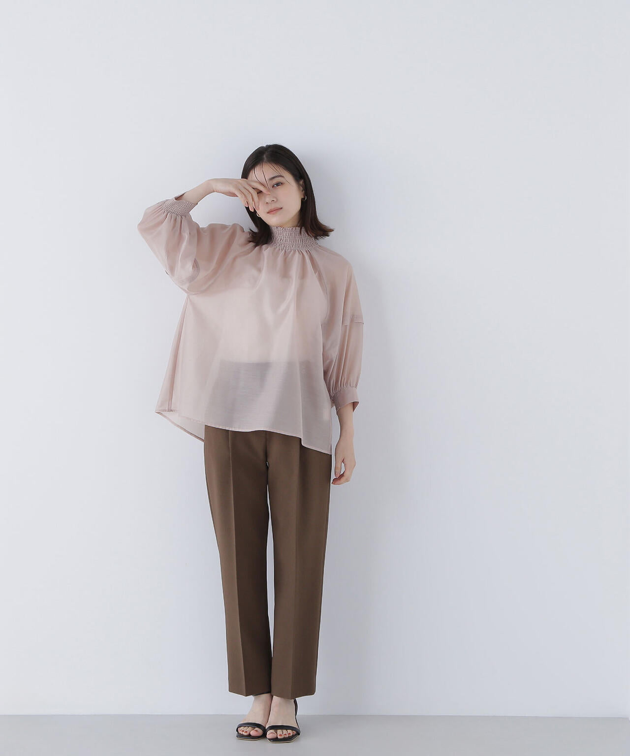 シャーリングネックドルマンブラウス