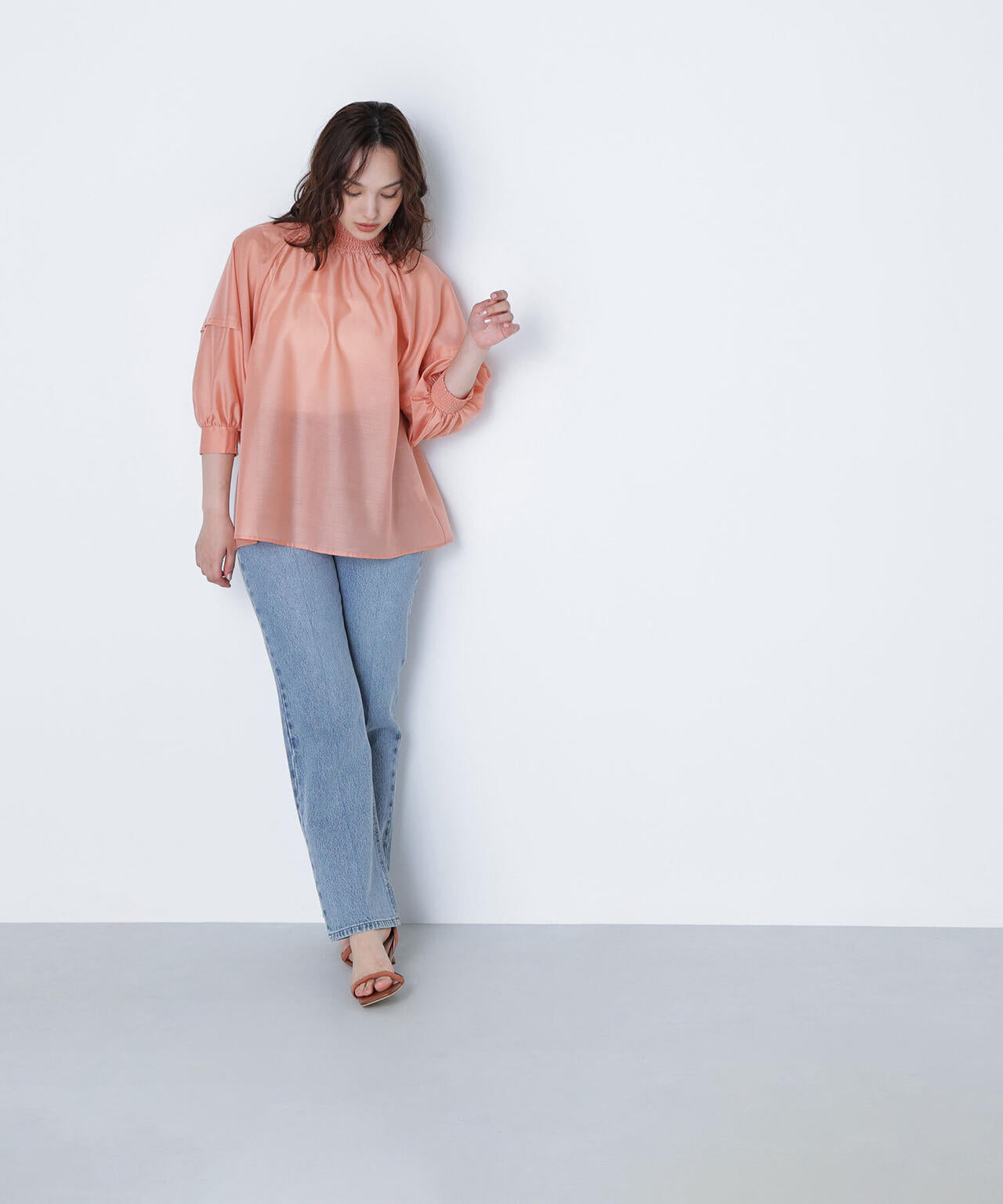 シャーリングネックドルマンブラウス