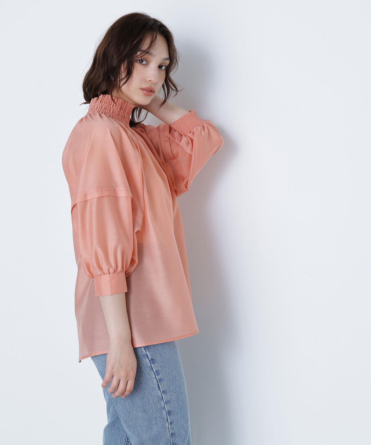 シャーリングネックドルマンブラウス