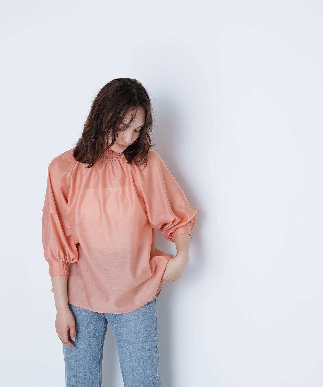 シャーリングネックドルマンブラウス