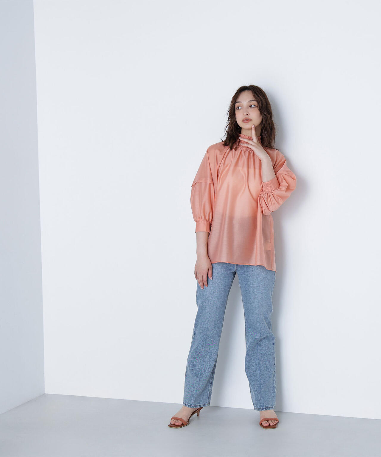 シャーリングネックドルマンブラウス