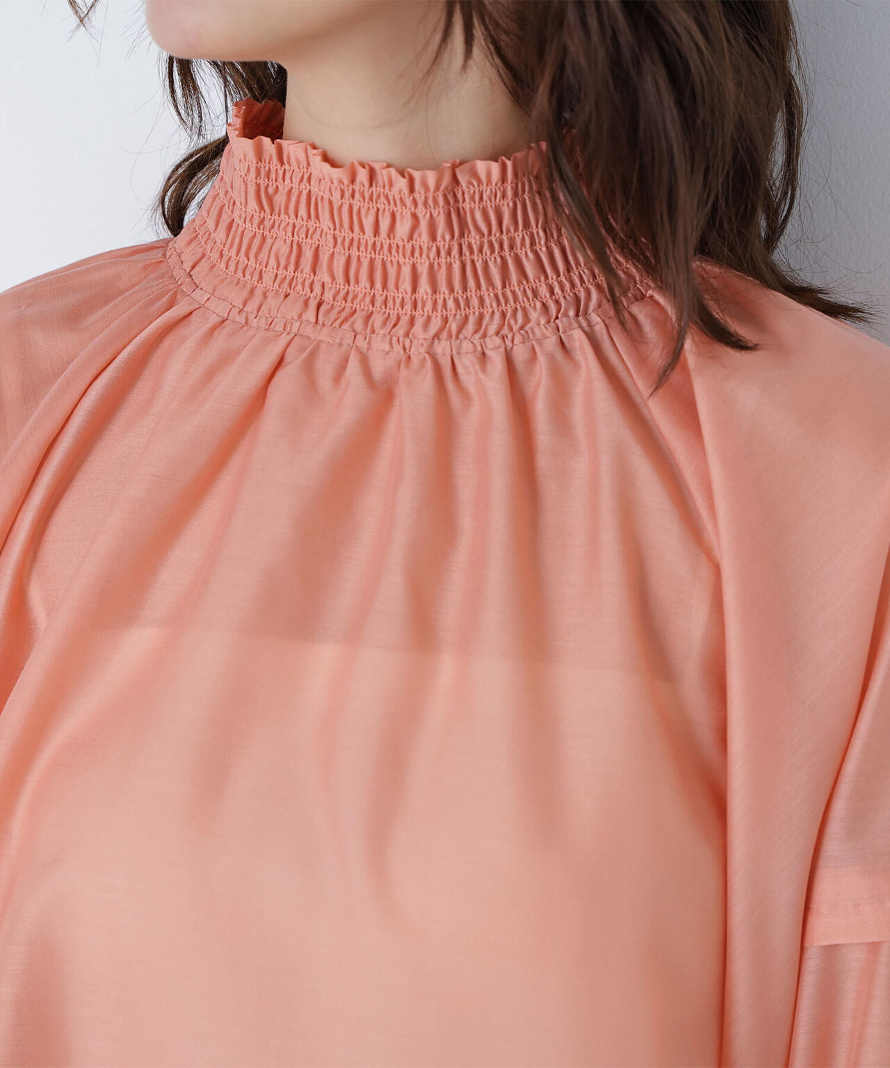 シャーリングネックドルマンブラウス