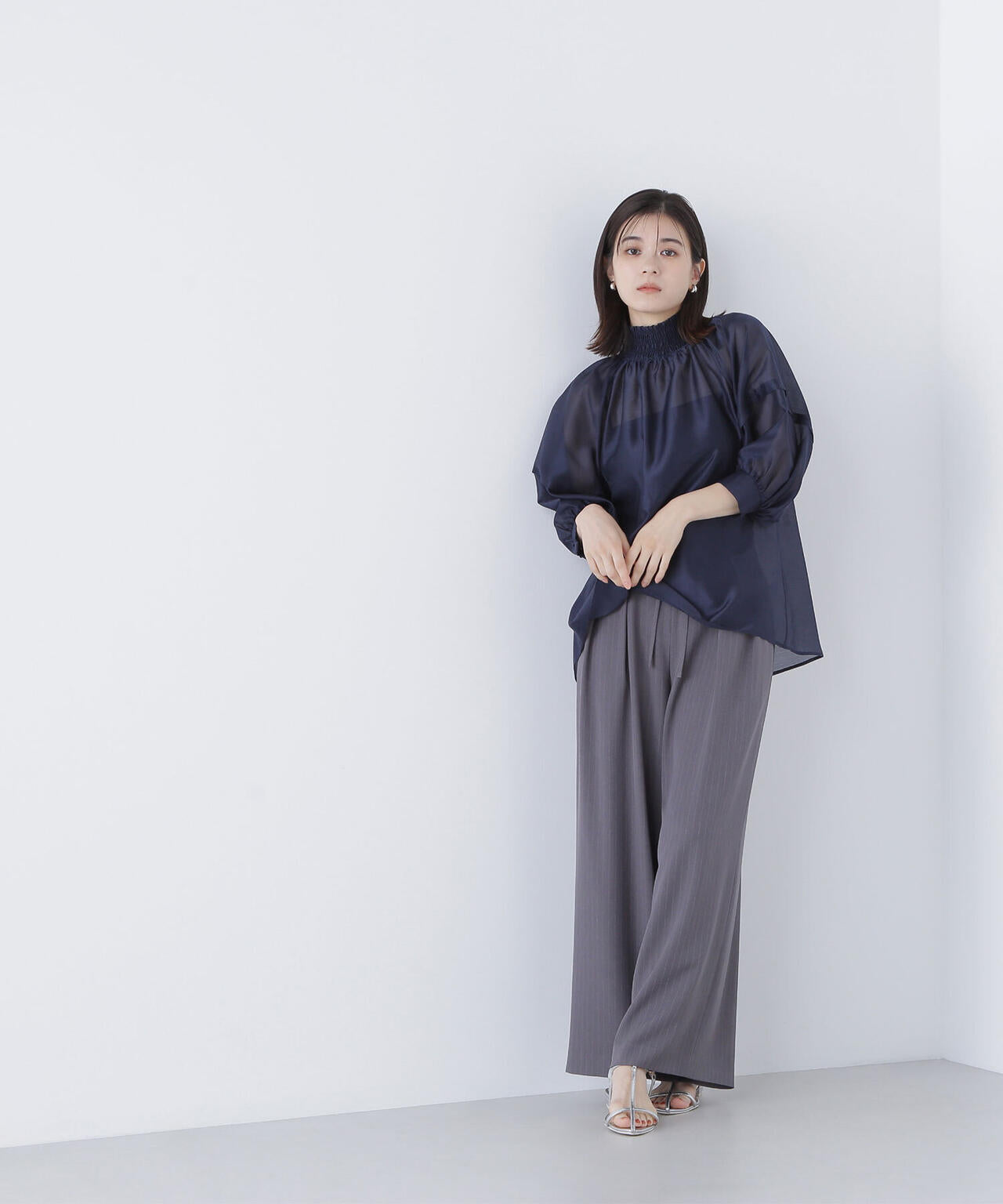 シャーリングネックドルマンブラウス