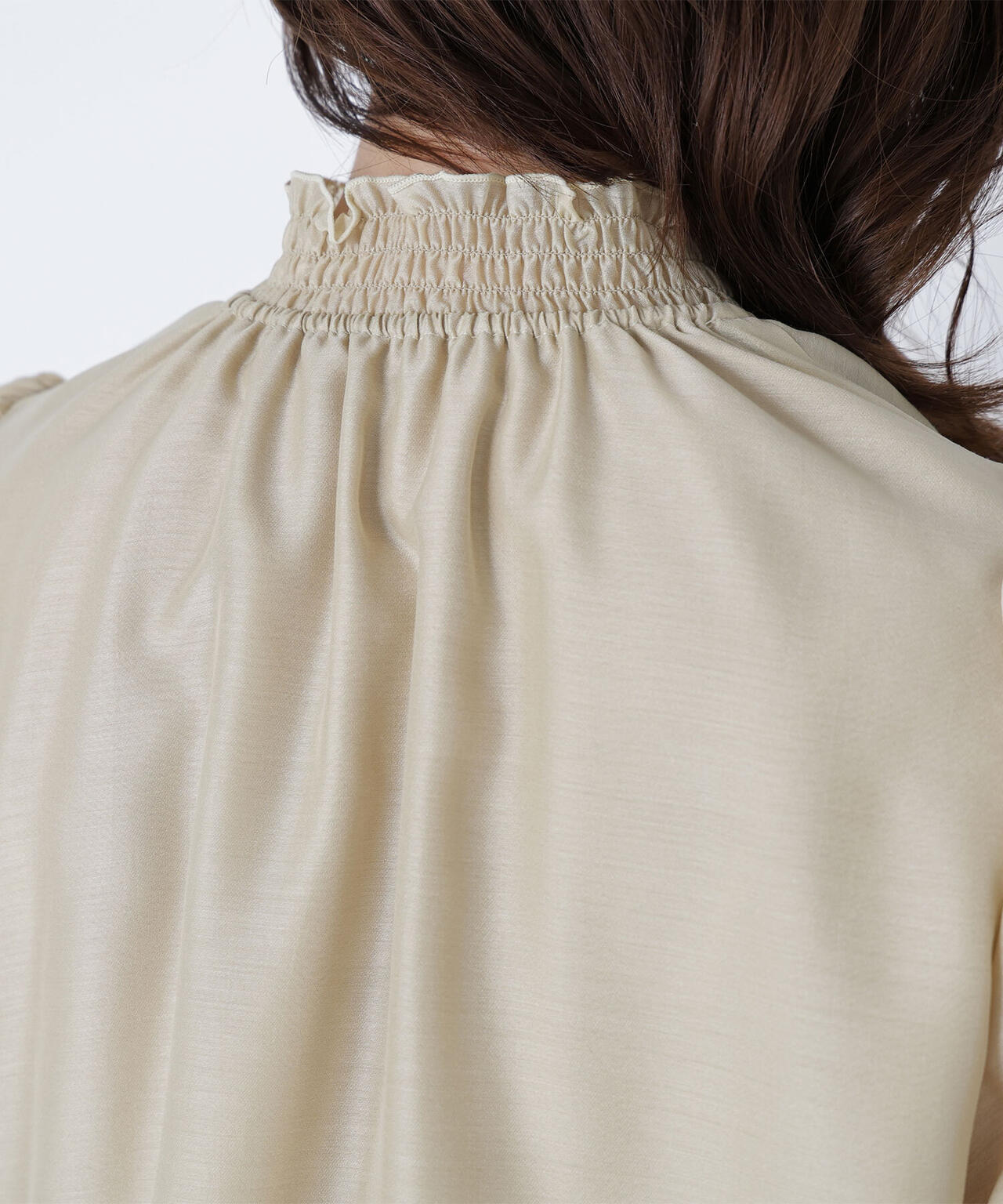 シャーリングネックフリルブラウス