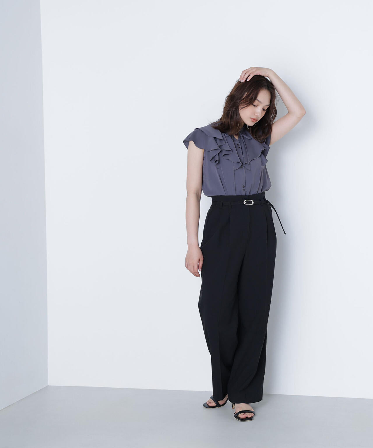 ラッフルショートスリーブブラウス　　　　　　　