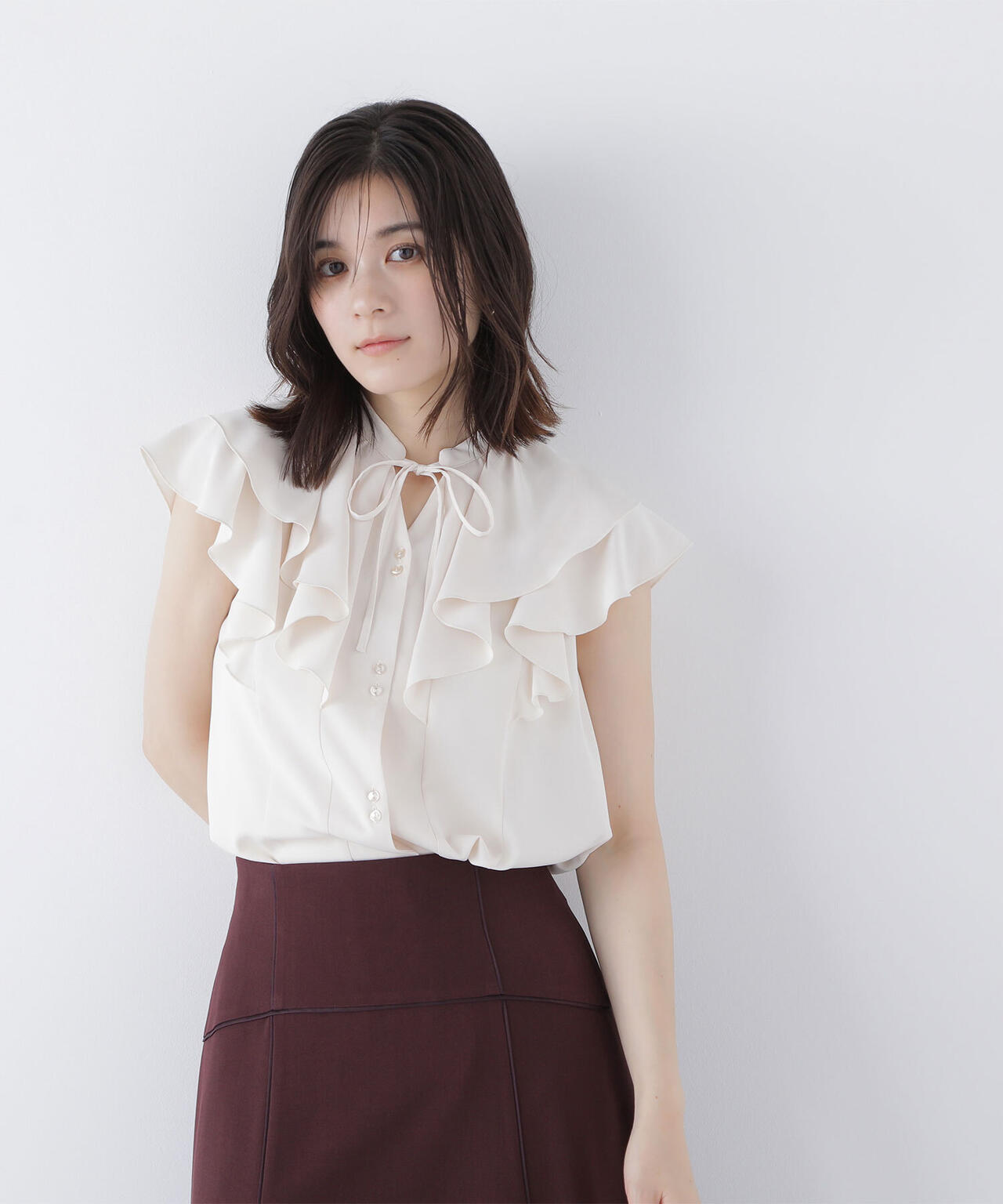 ラッフルショートスリーブブラウス　　　　　　　
