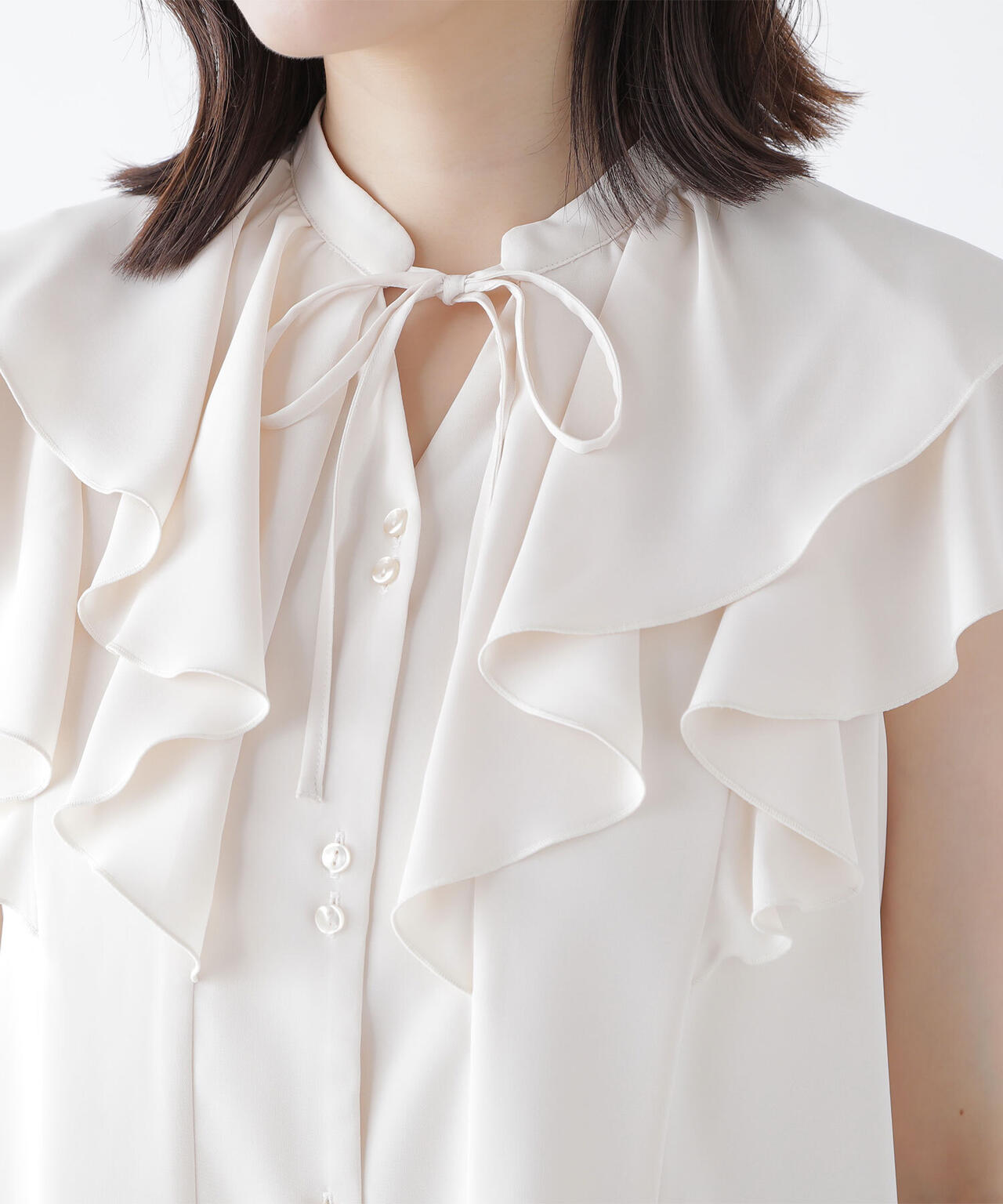 ラッフルショートスリーブブラウス　　　　　　　