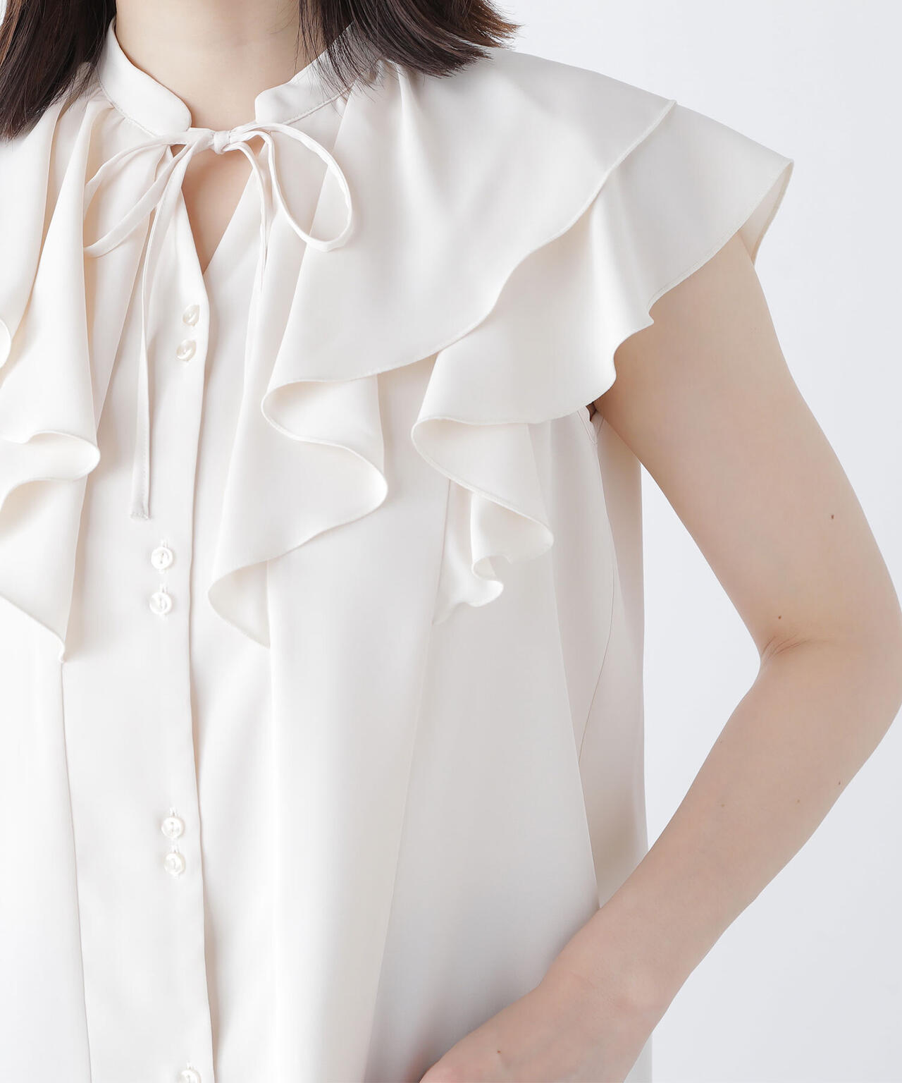 ラッフルショートスリーブブラウス　　　　　　　