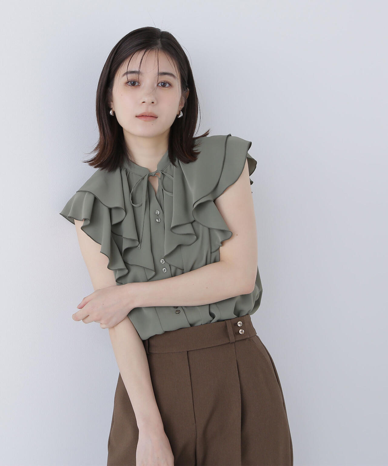 ラッフルショートスリーブブラウス　　　　　　　