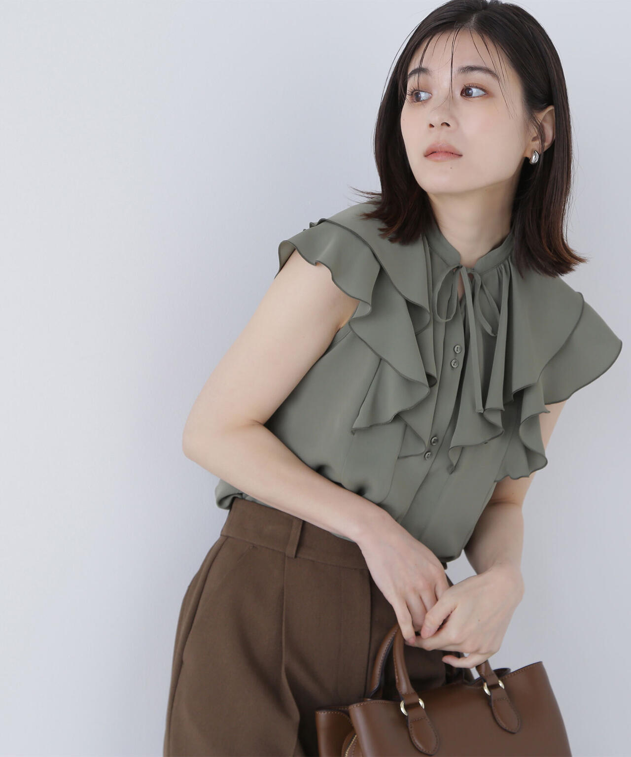 ラッフルショートスリーブブラウス　　　　　　　