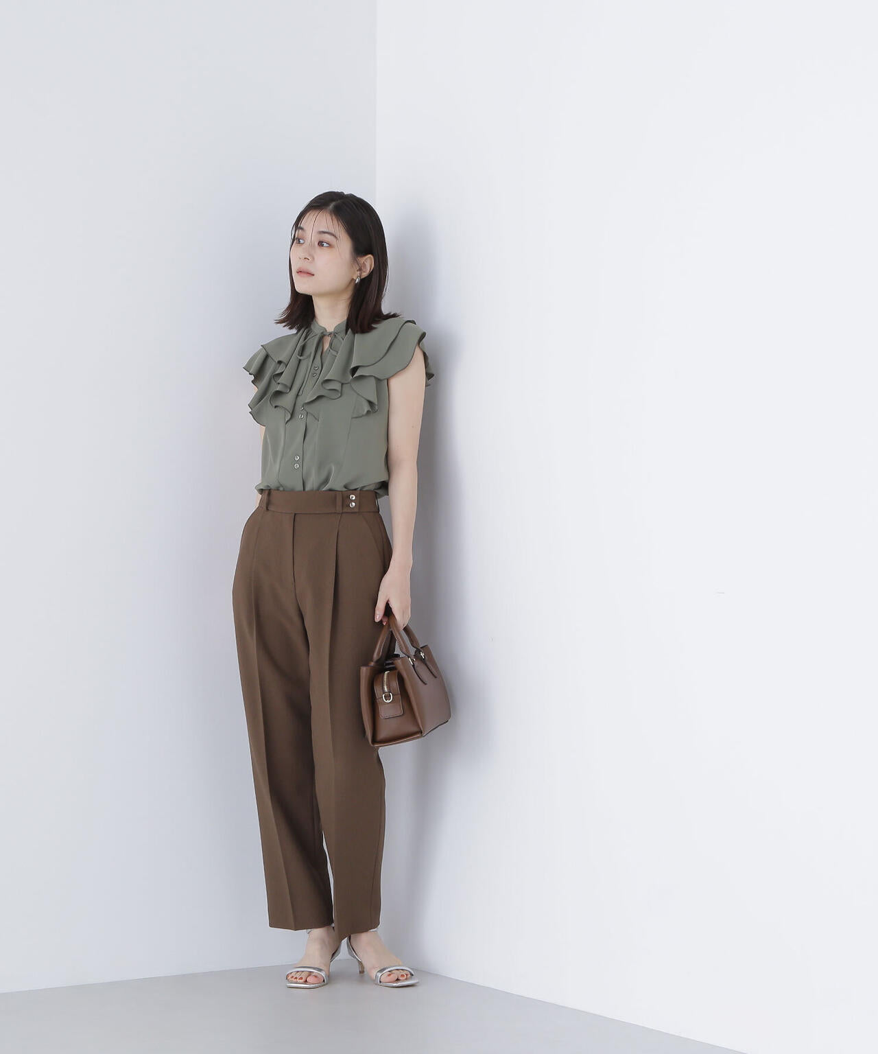 ラッフルショートスリーブブラウス　　　　　　　