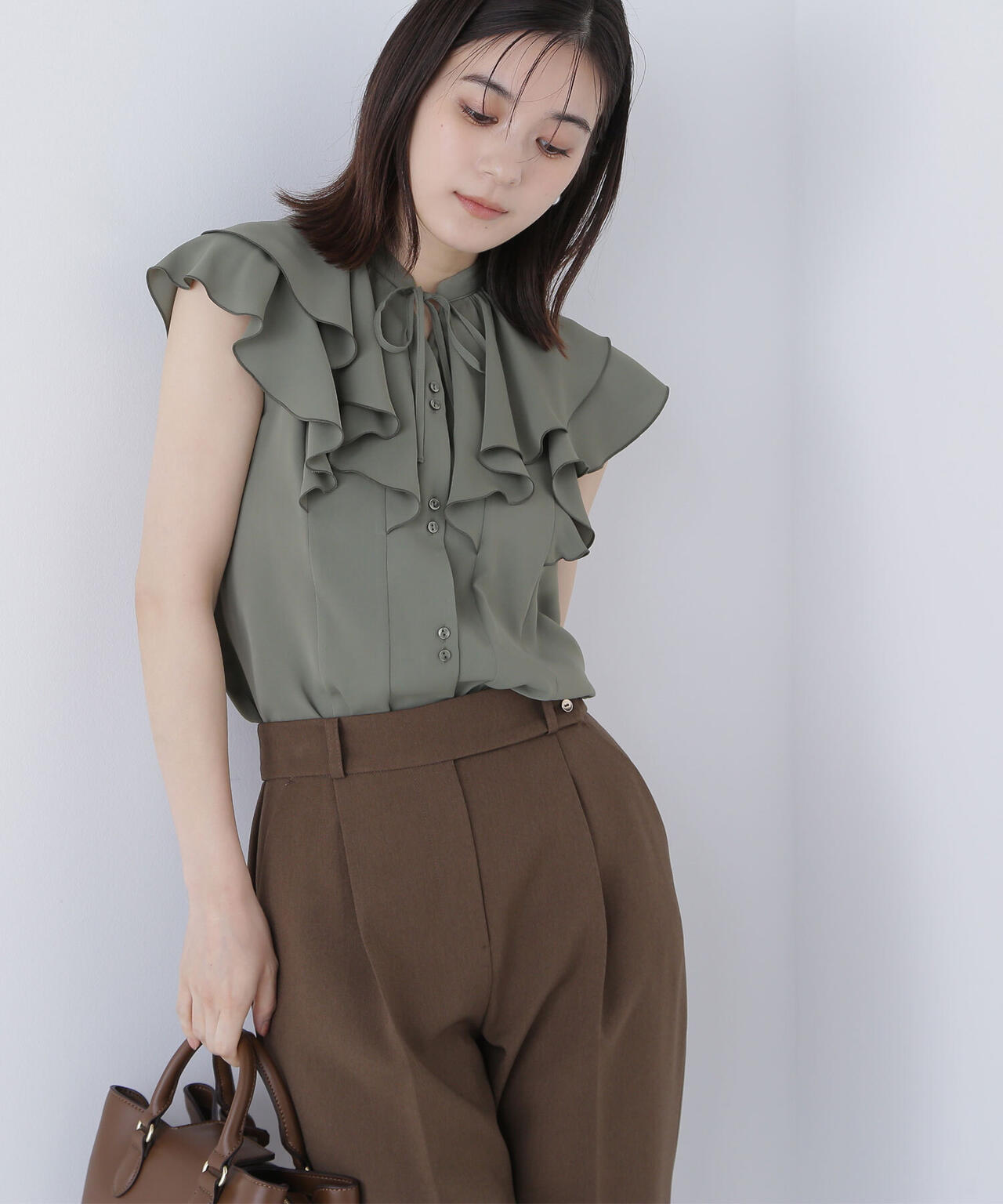 ラッフルショートスリーブブラウス　　　　　　　