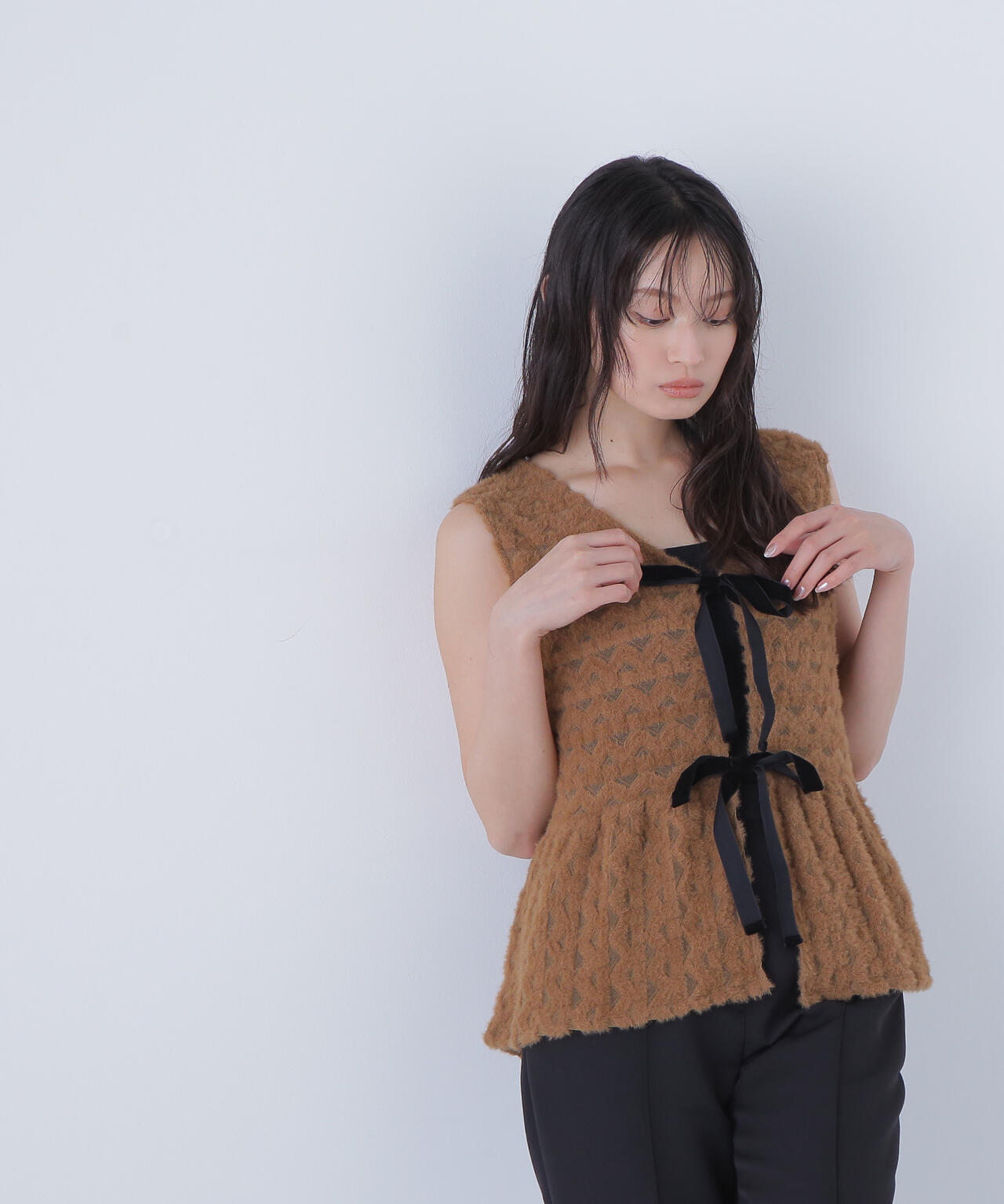 フェザーレースジレ