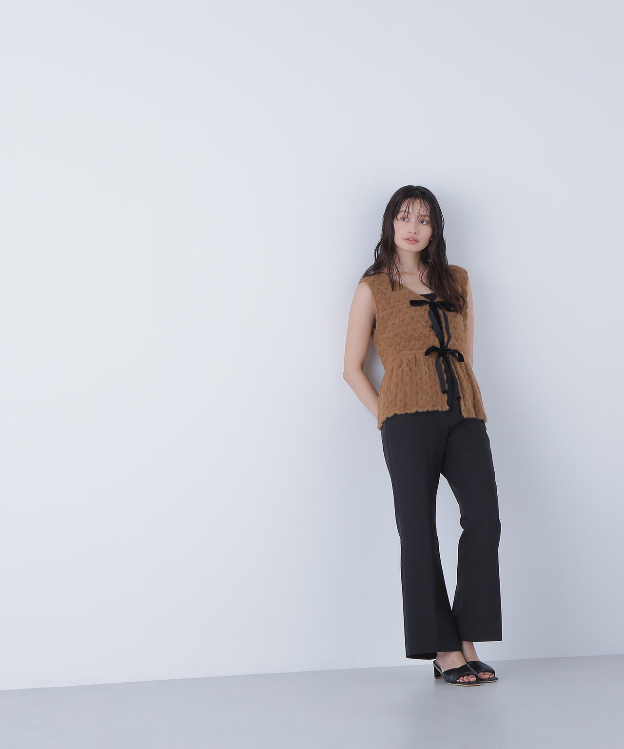 フェザーレースジレ