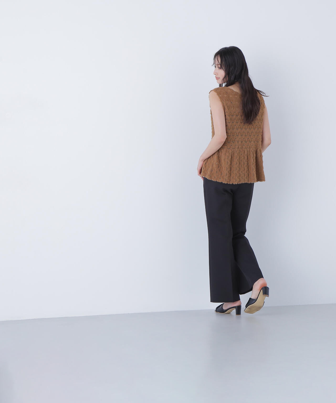 フェザーレースジレ