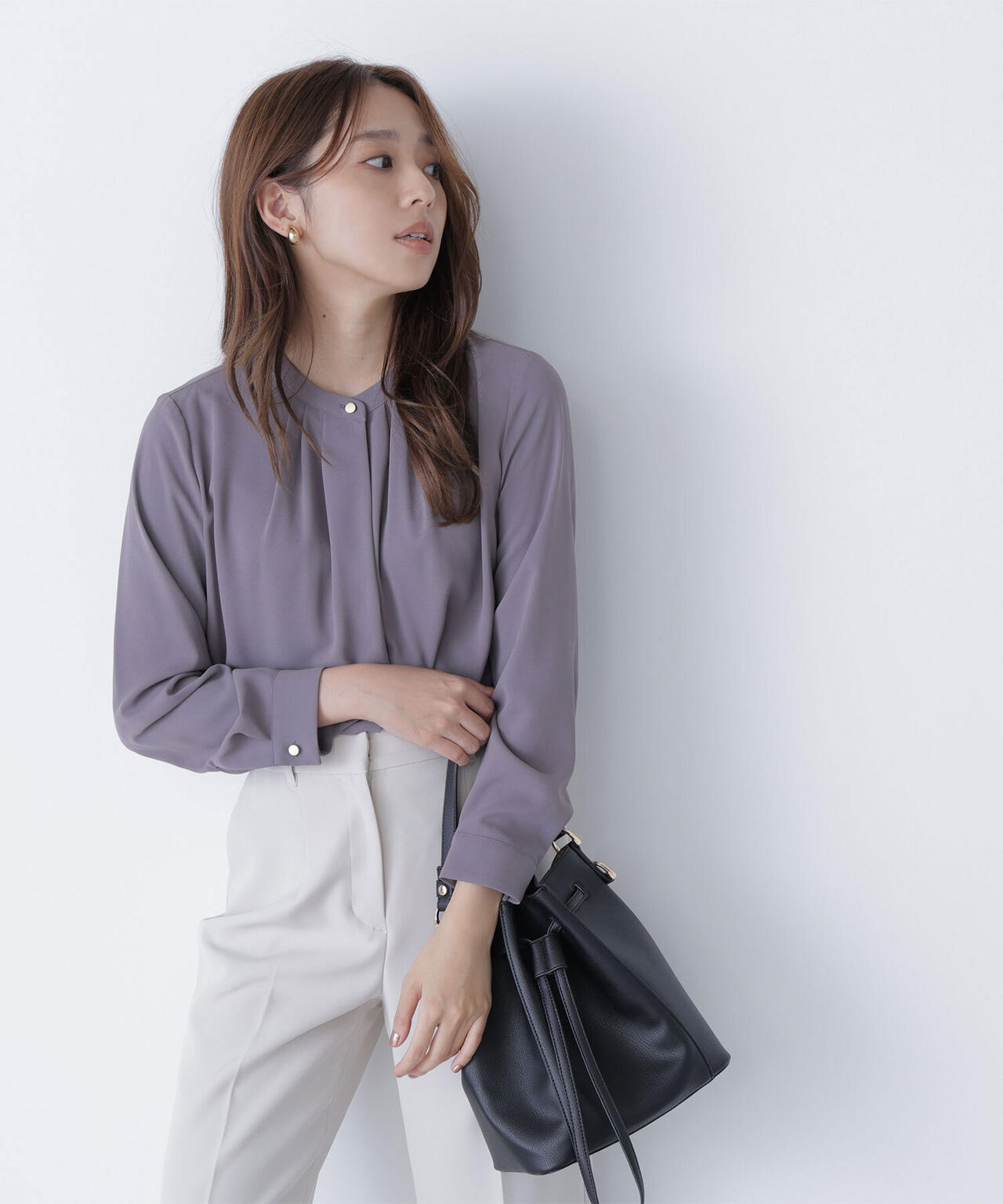 フロントタックブラウス