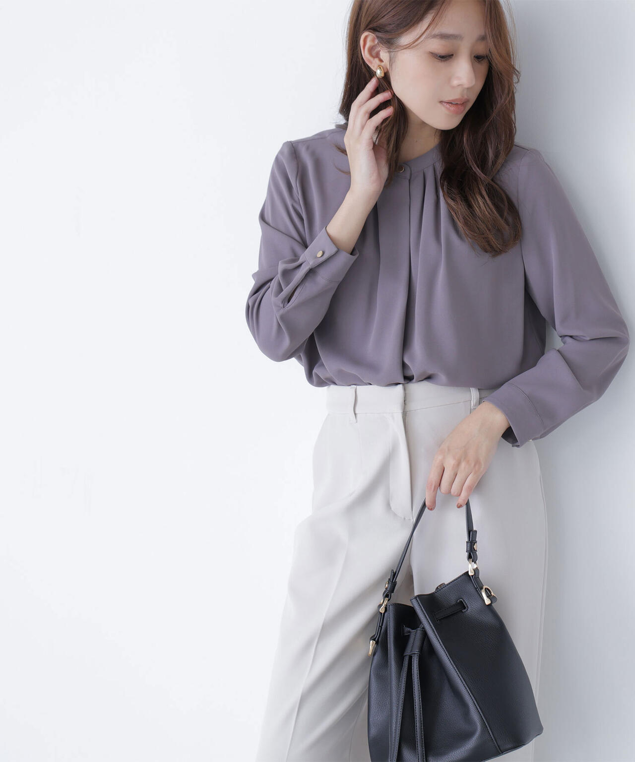 フロントタックブラウス