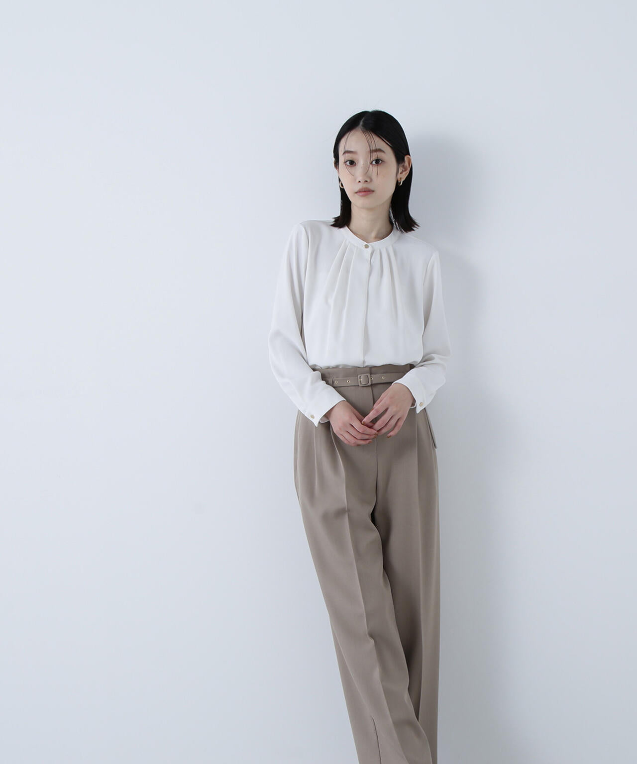 フロントタックブラウス