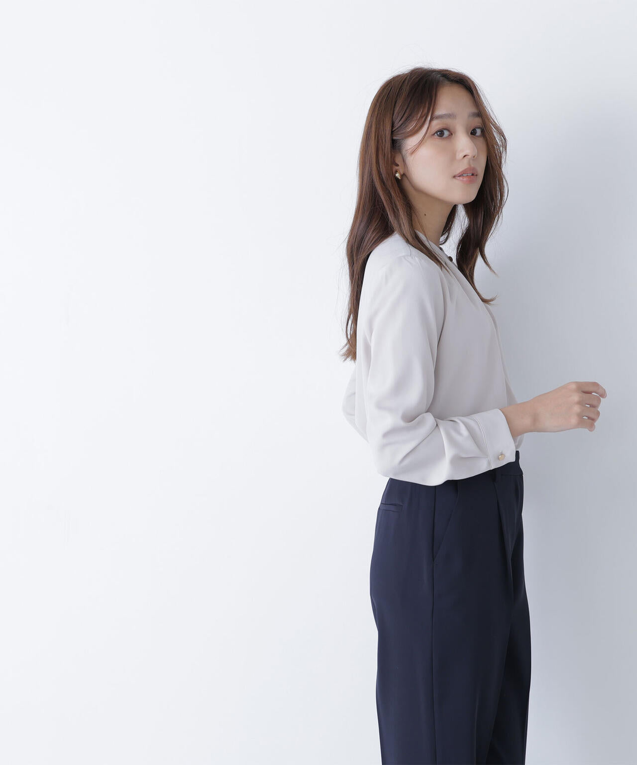 フロントタックブラウス