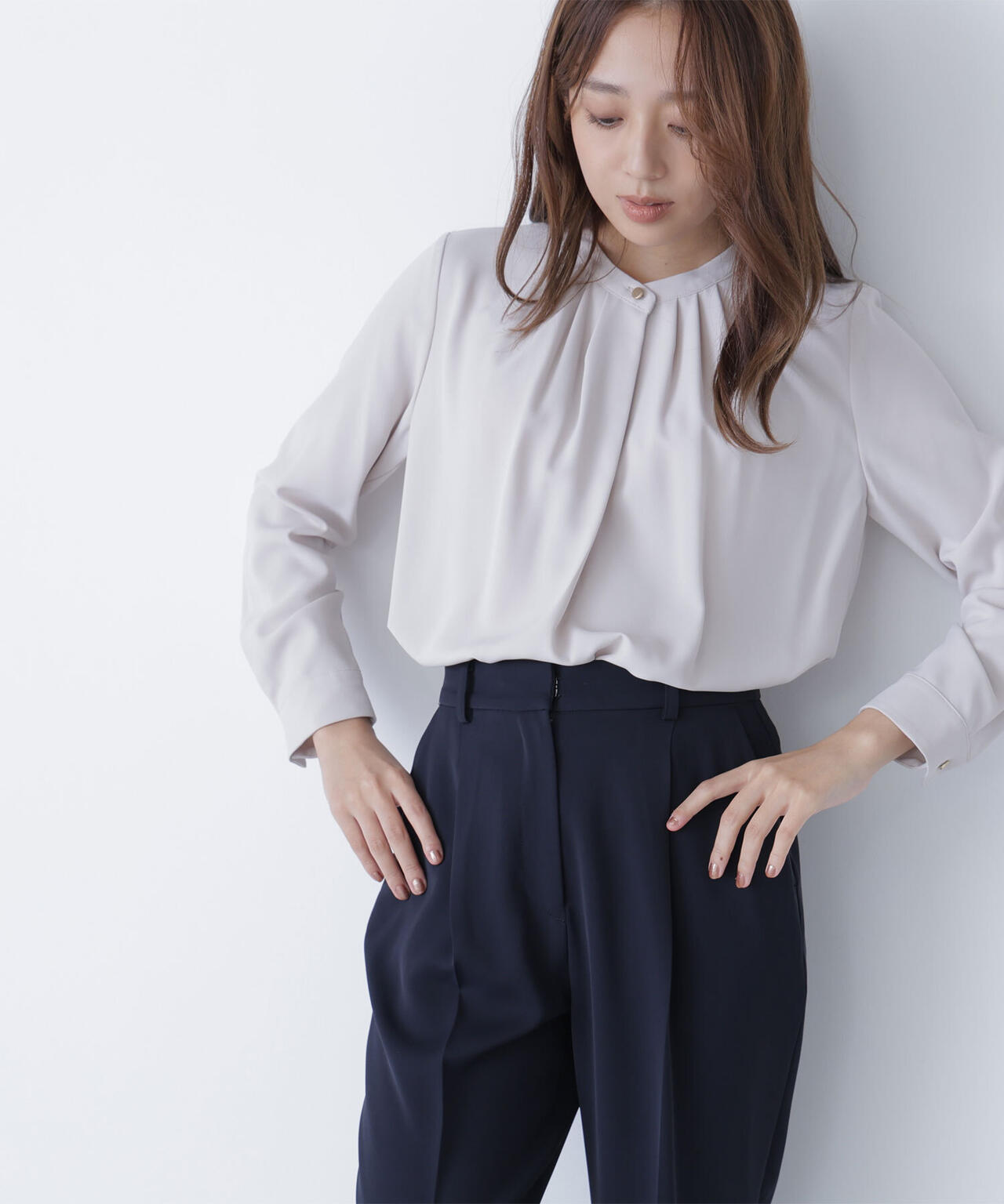 フロントタックブラウス