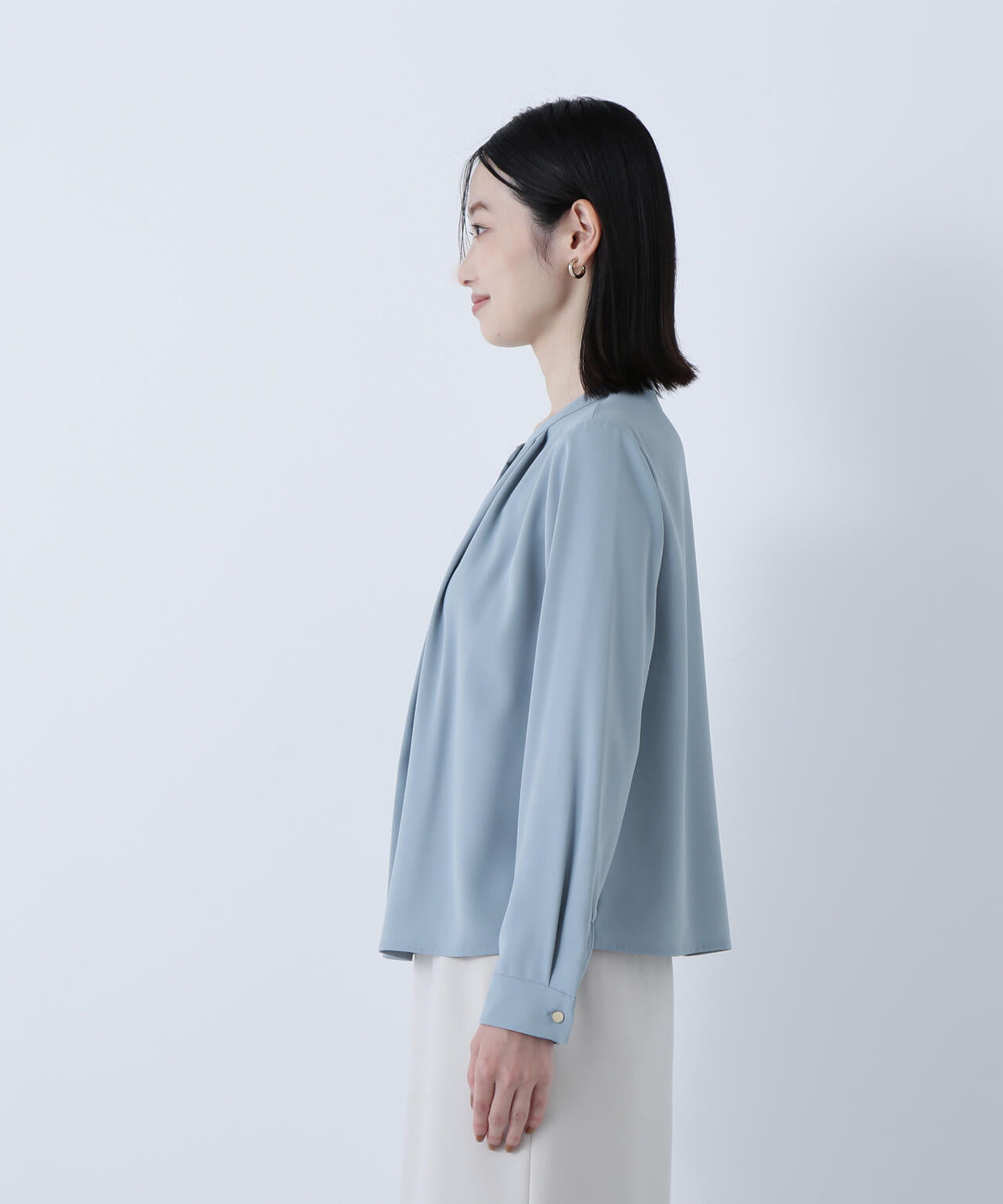 フロントタックブラウス