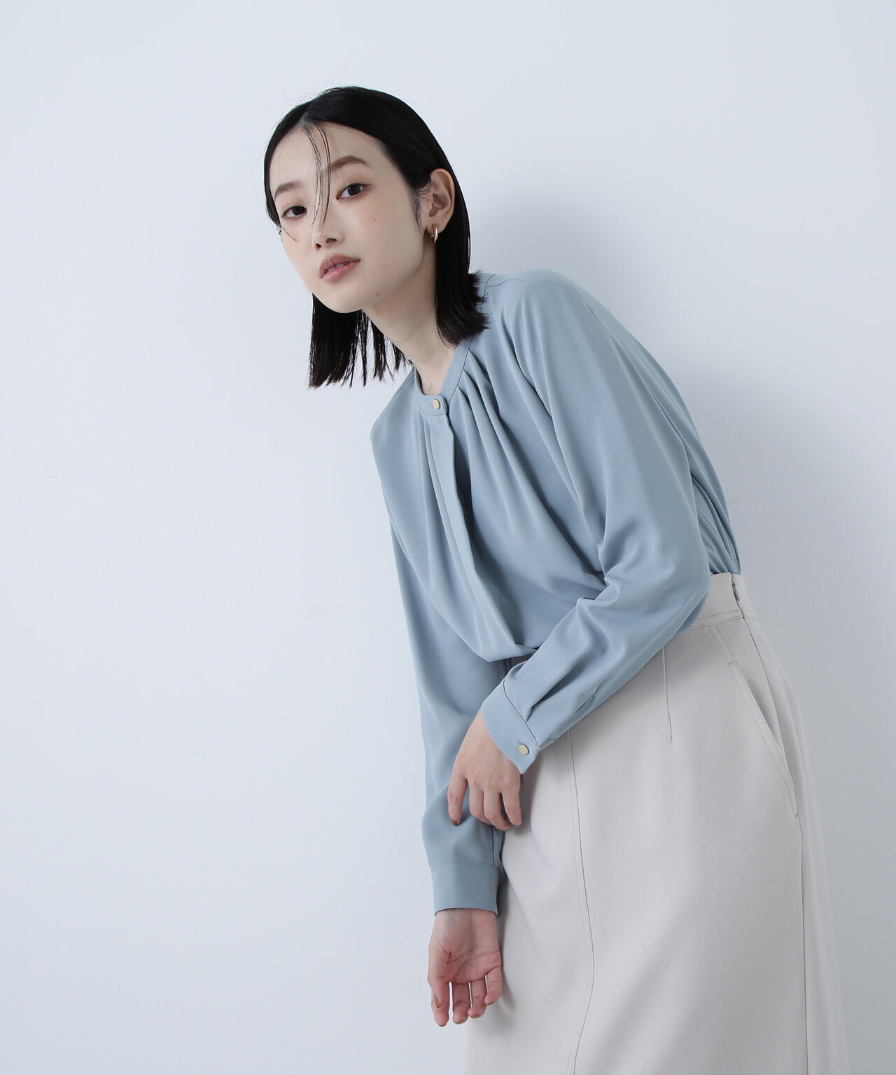 フロントタックブラウス