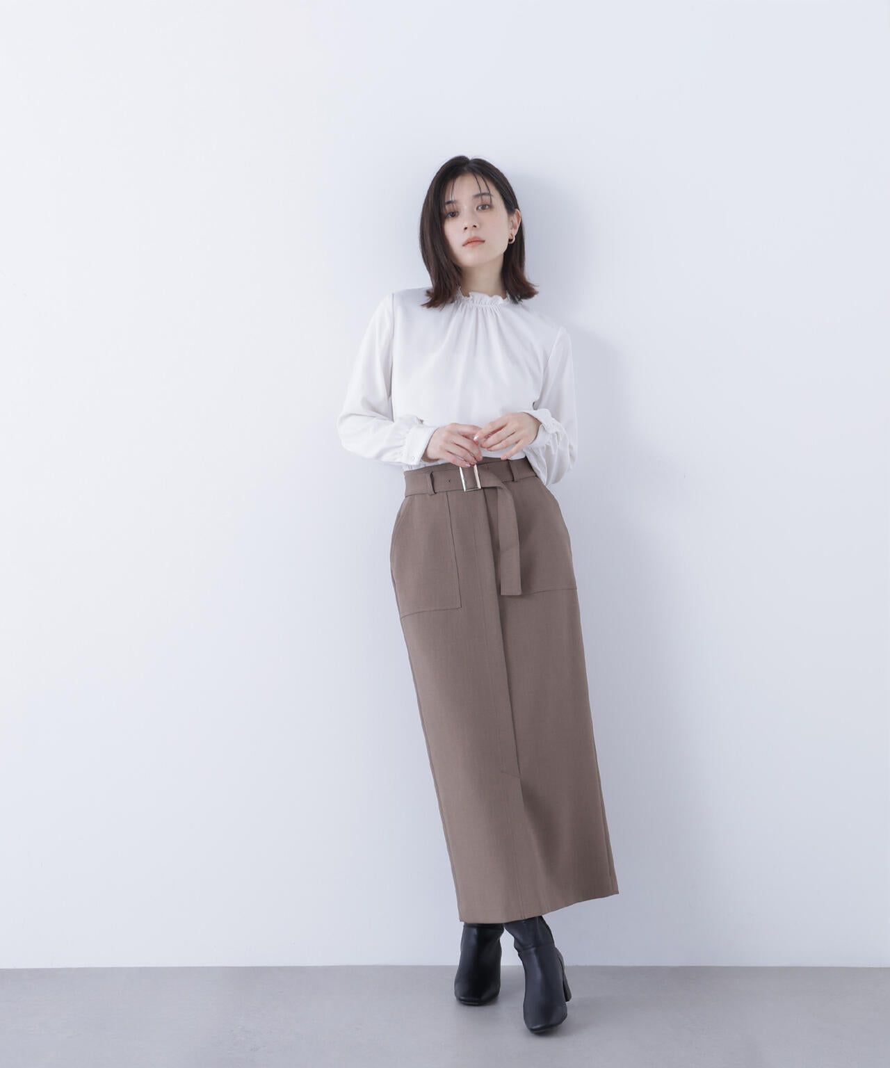 バイカラーフリルネックブラウス