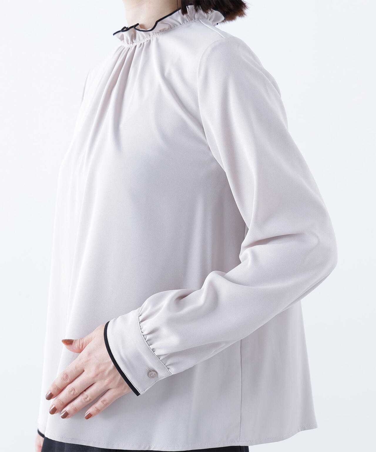 バイカラーフリルネックブラウス