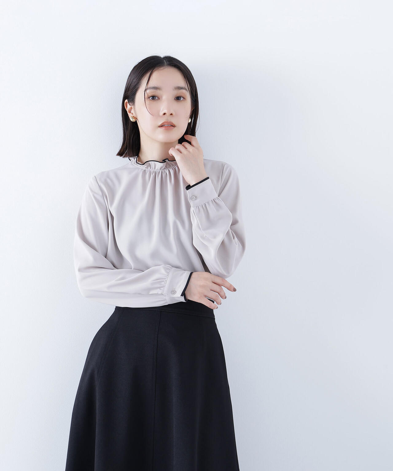 バイカラーフリルネックブラウス | NATURAL BEAUTY BASIC（ナチュラル