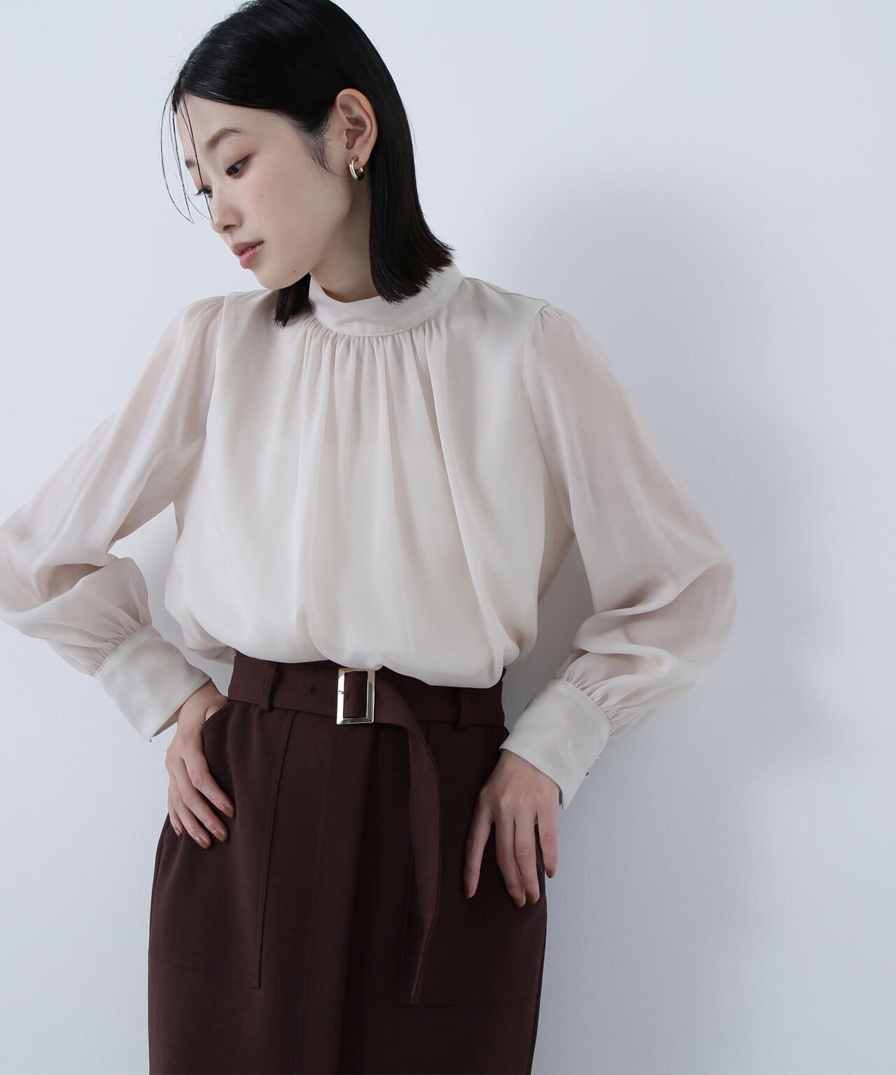 ハイネックボリュームシアーブラウス