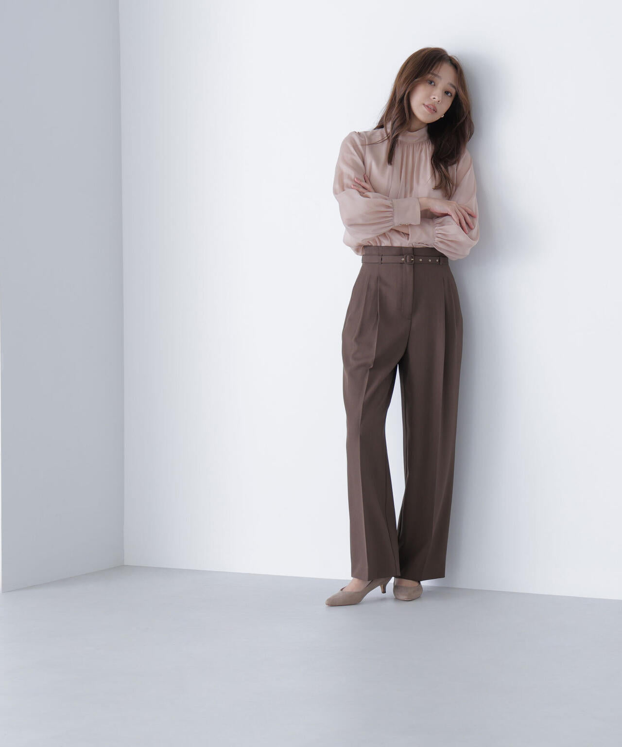 ハイネックボリュームシアーブラウス