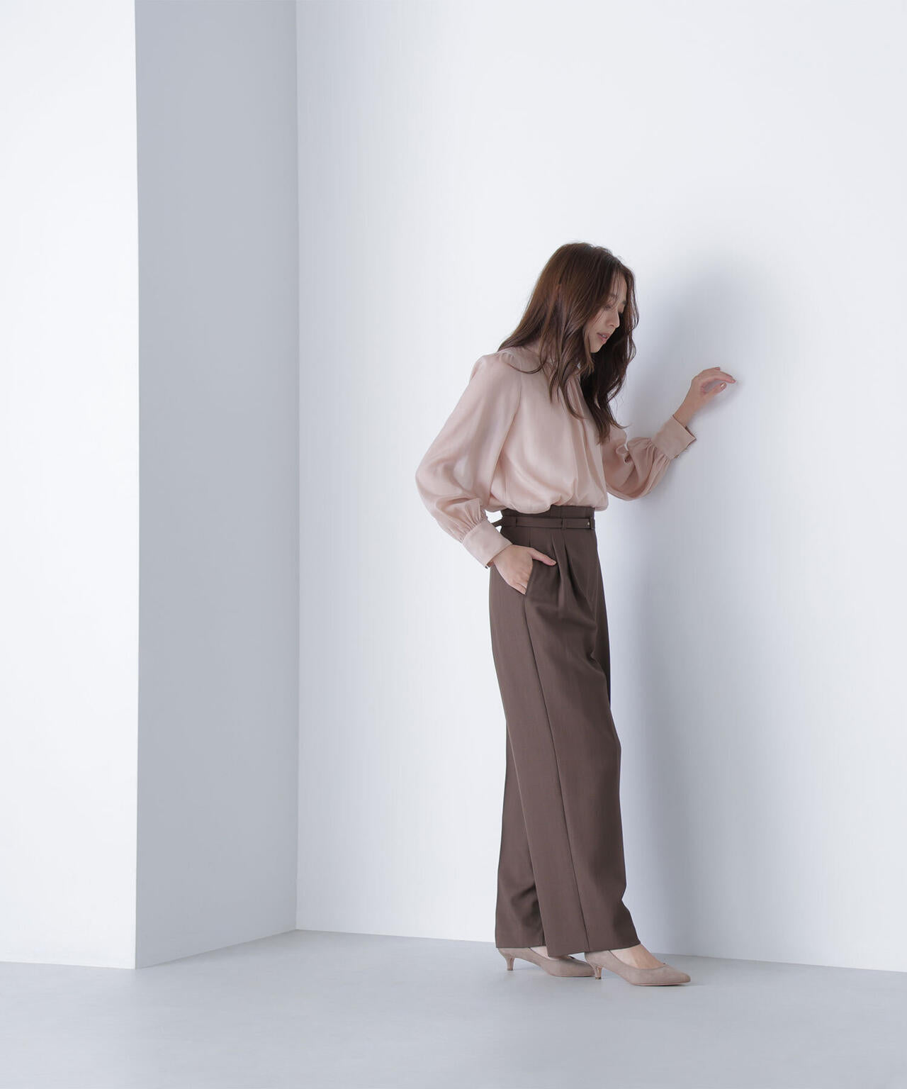 ハイネックボリュームシアーブラウス