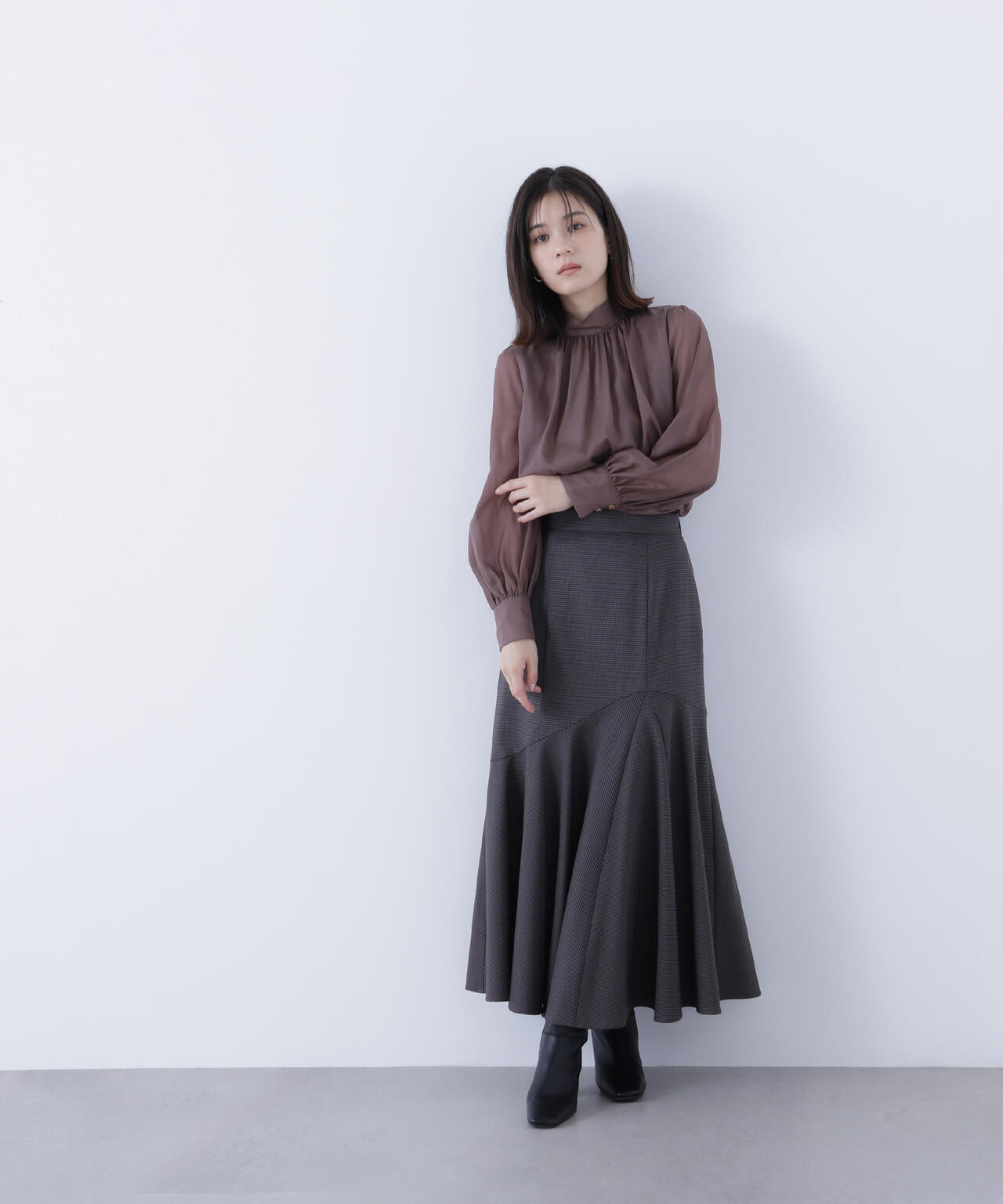 ハイネックボリュームシアーブラウス