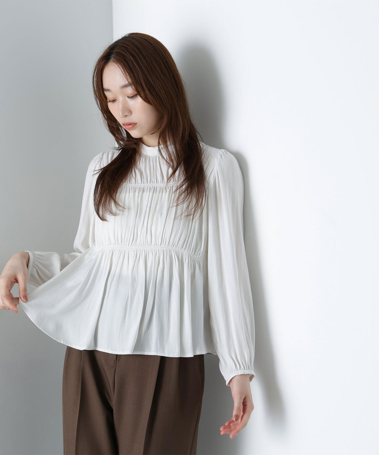 シャーリングデザインブラウス