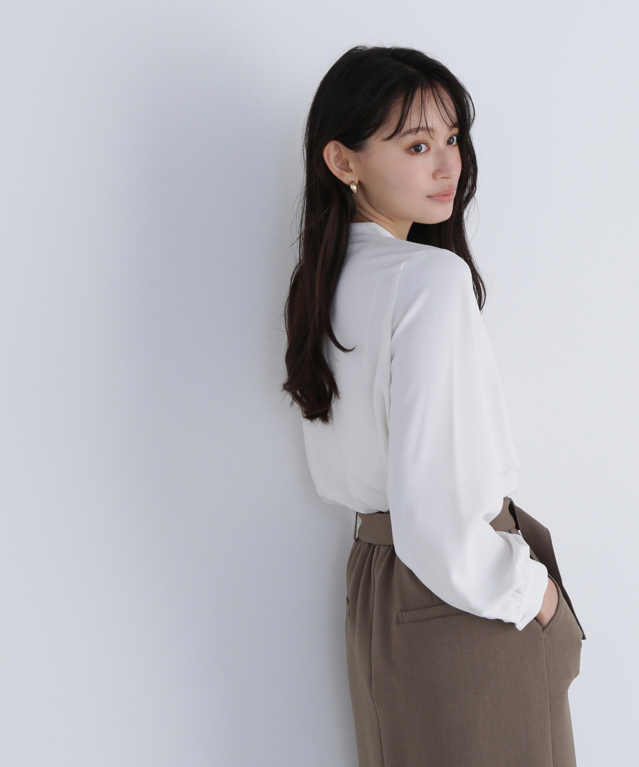 アシメラッフルボウブラウス