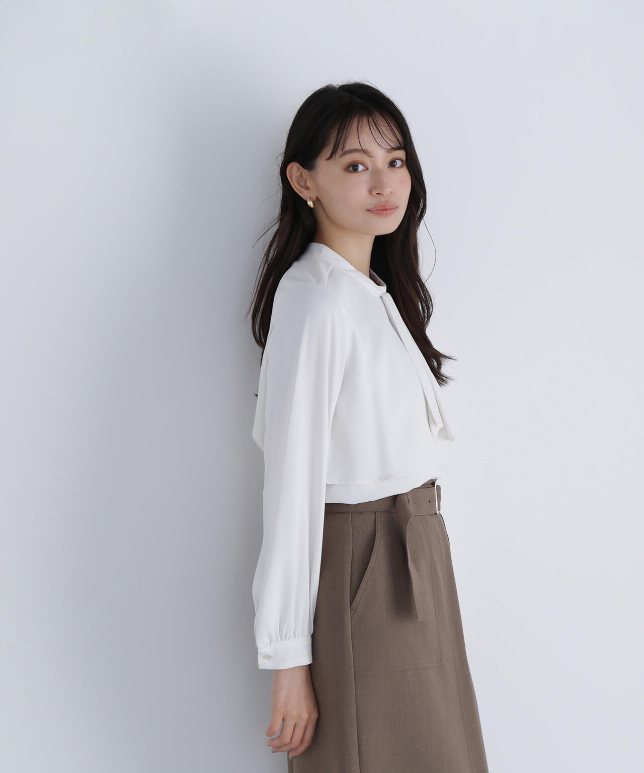 アシメラッフルボウブラウス