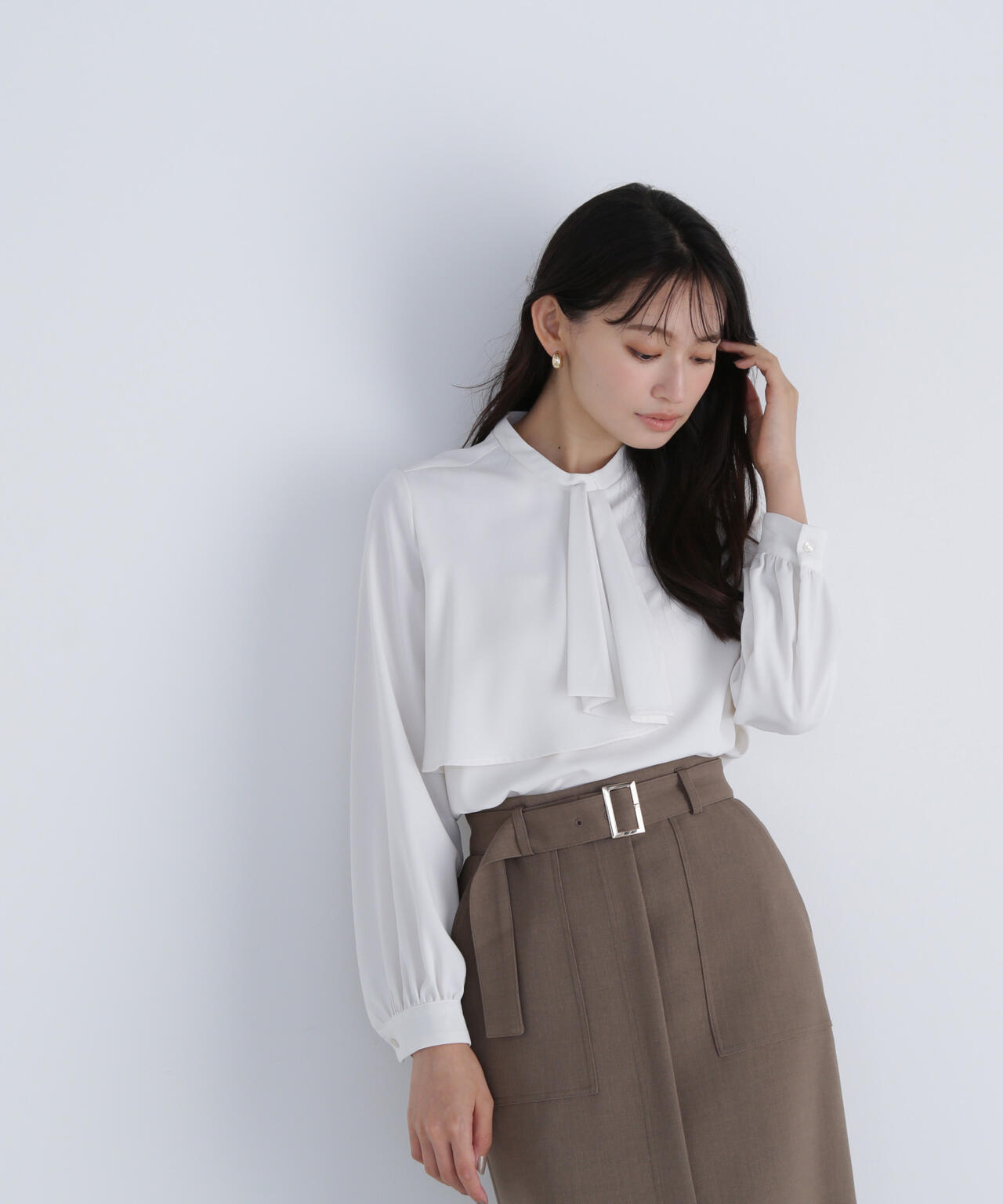 NATURAL BEAUTY BASIC ラッフルボウブラウス モカ アシメラッフルボウ 