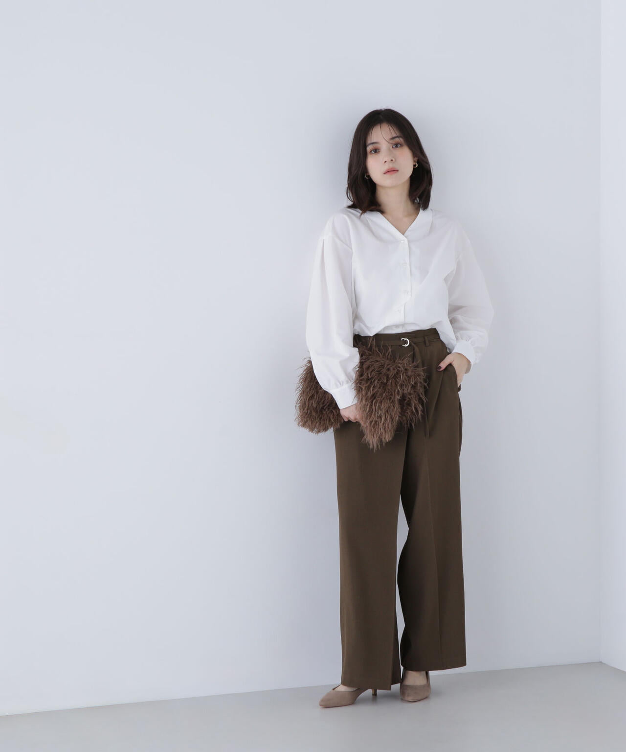 Vネックフォルムブラウス