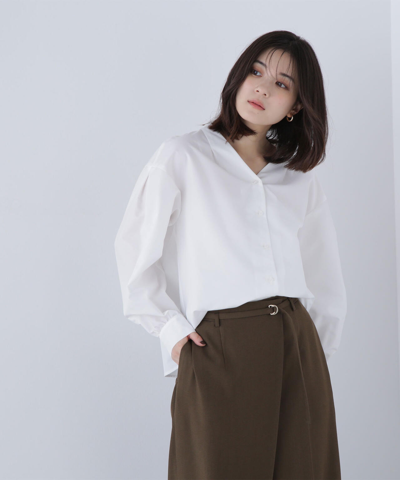 Vネックフォルムブラウス